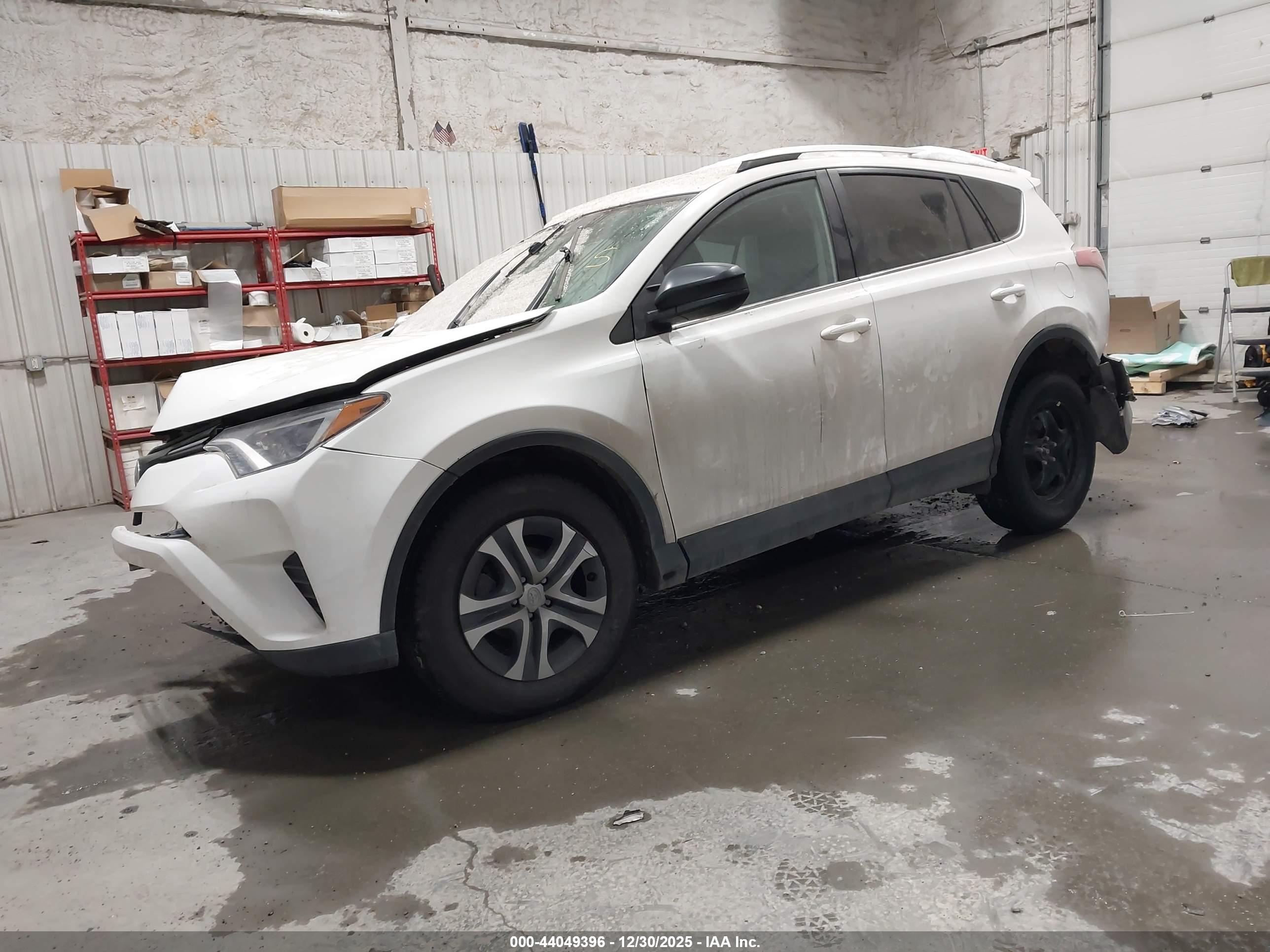 TOYOTA RAV4 image 2