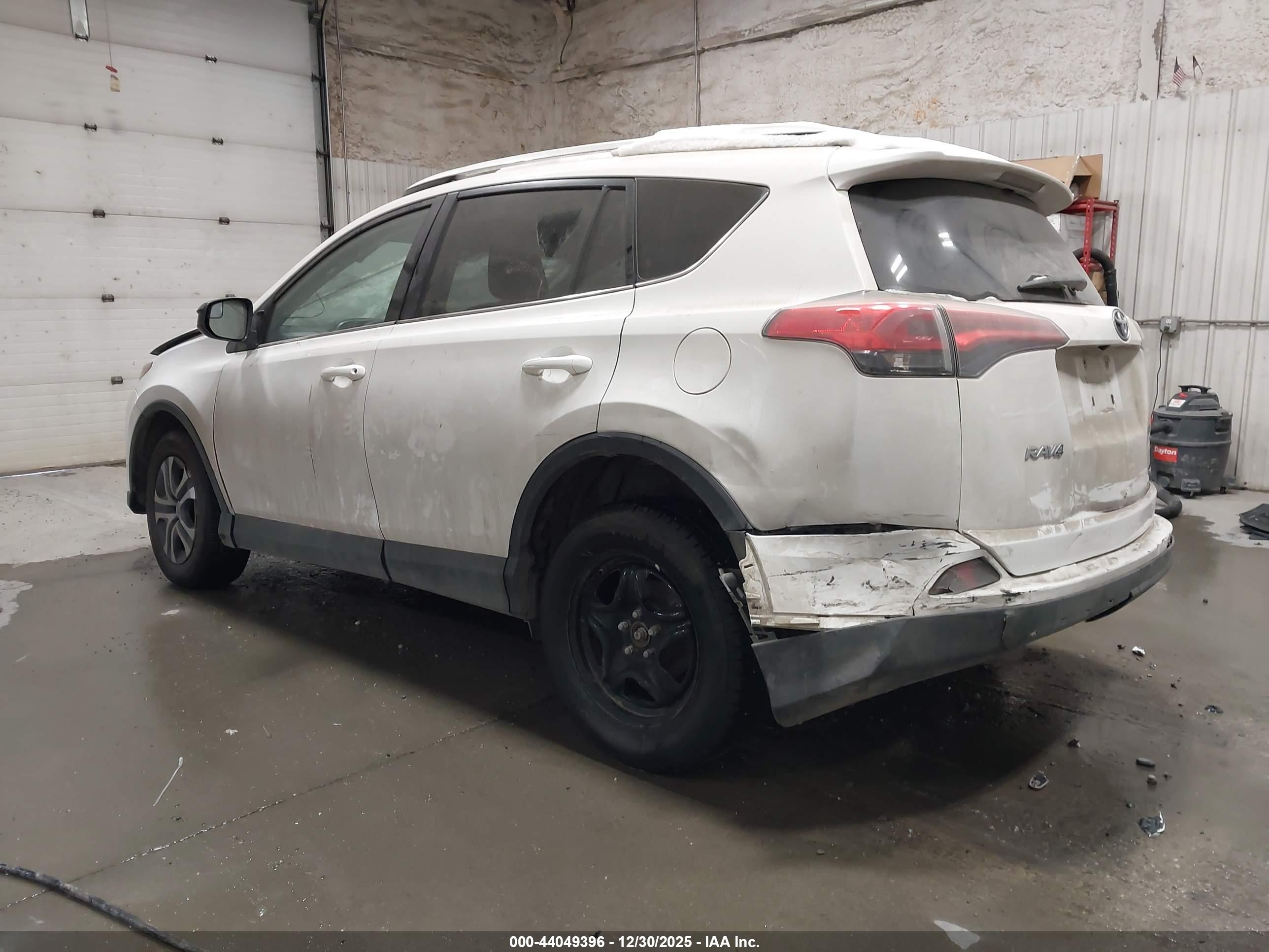 TOYOTA RAV4 image 3
