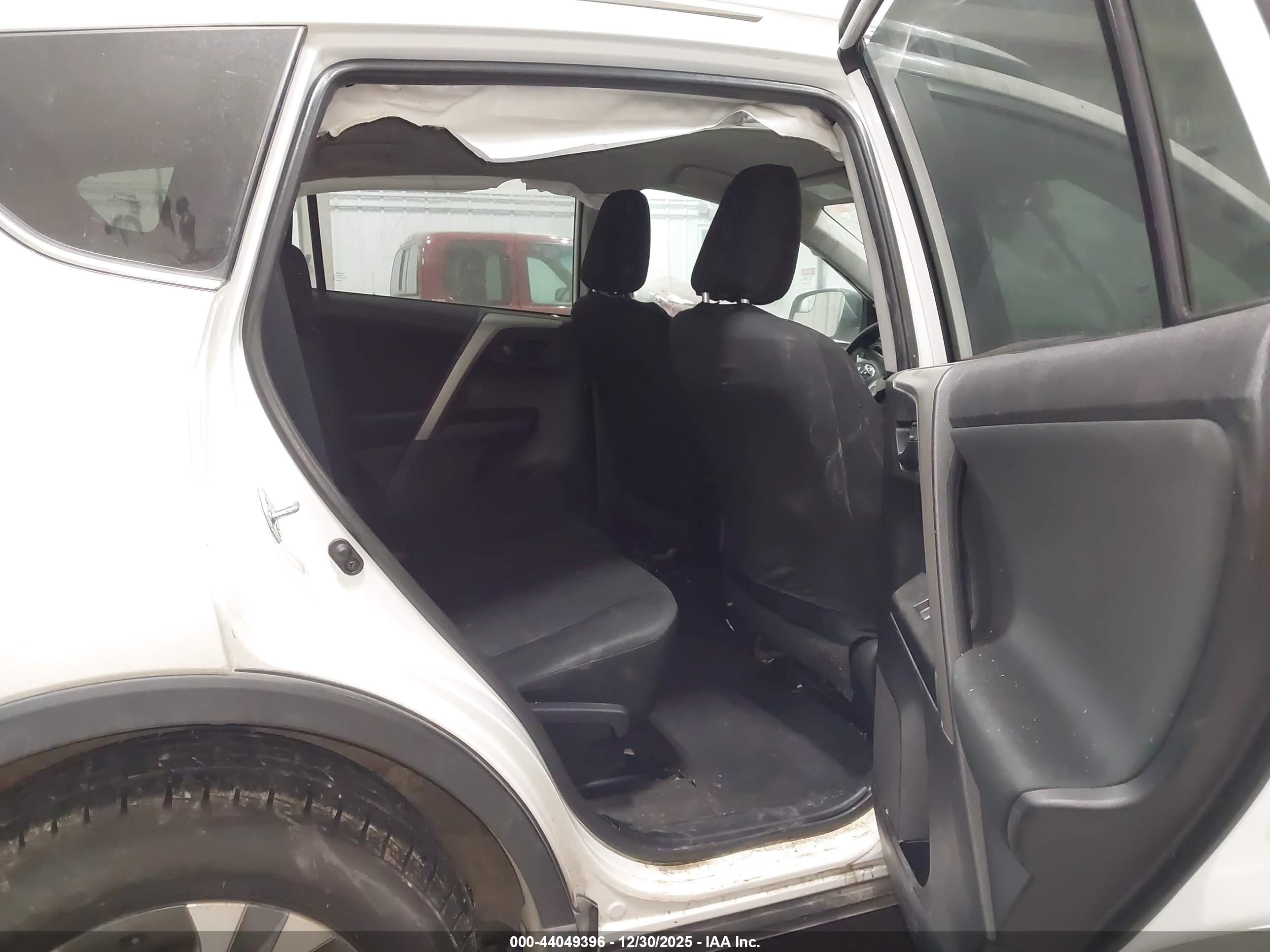TOYOTA RAV4 image 8