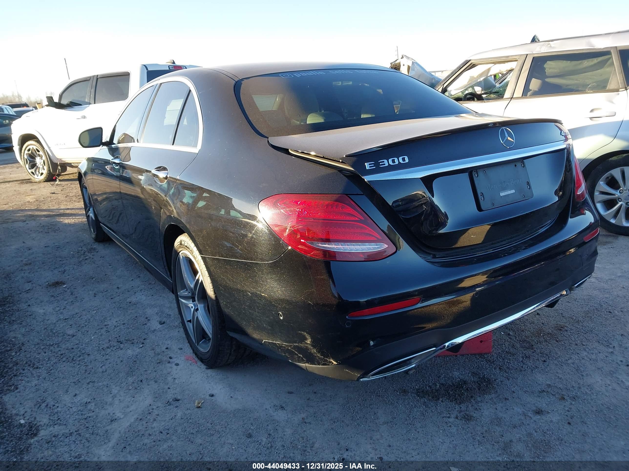 MERCEDES-BENZ E image 3