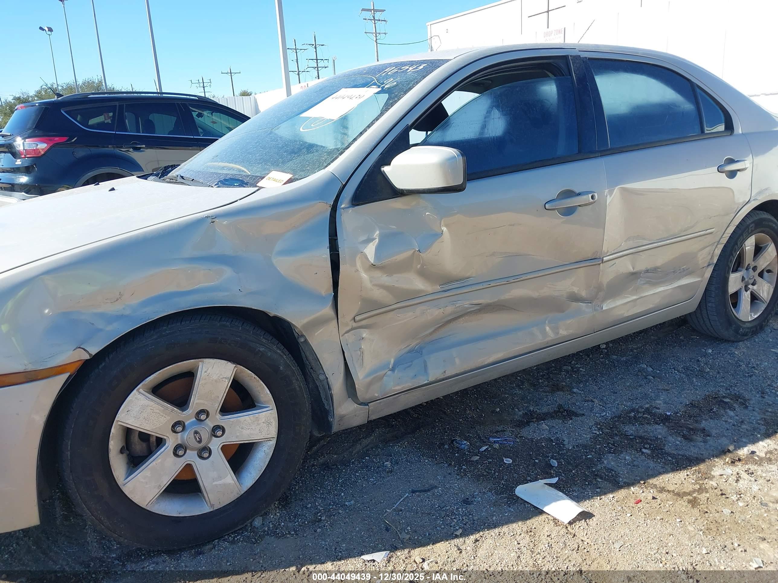 FORD FUSION image 6