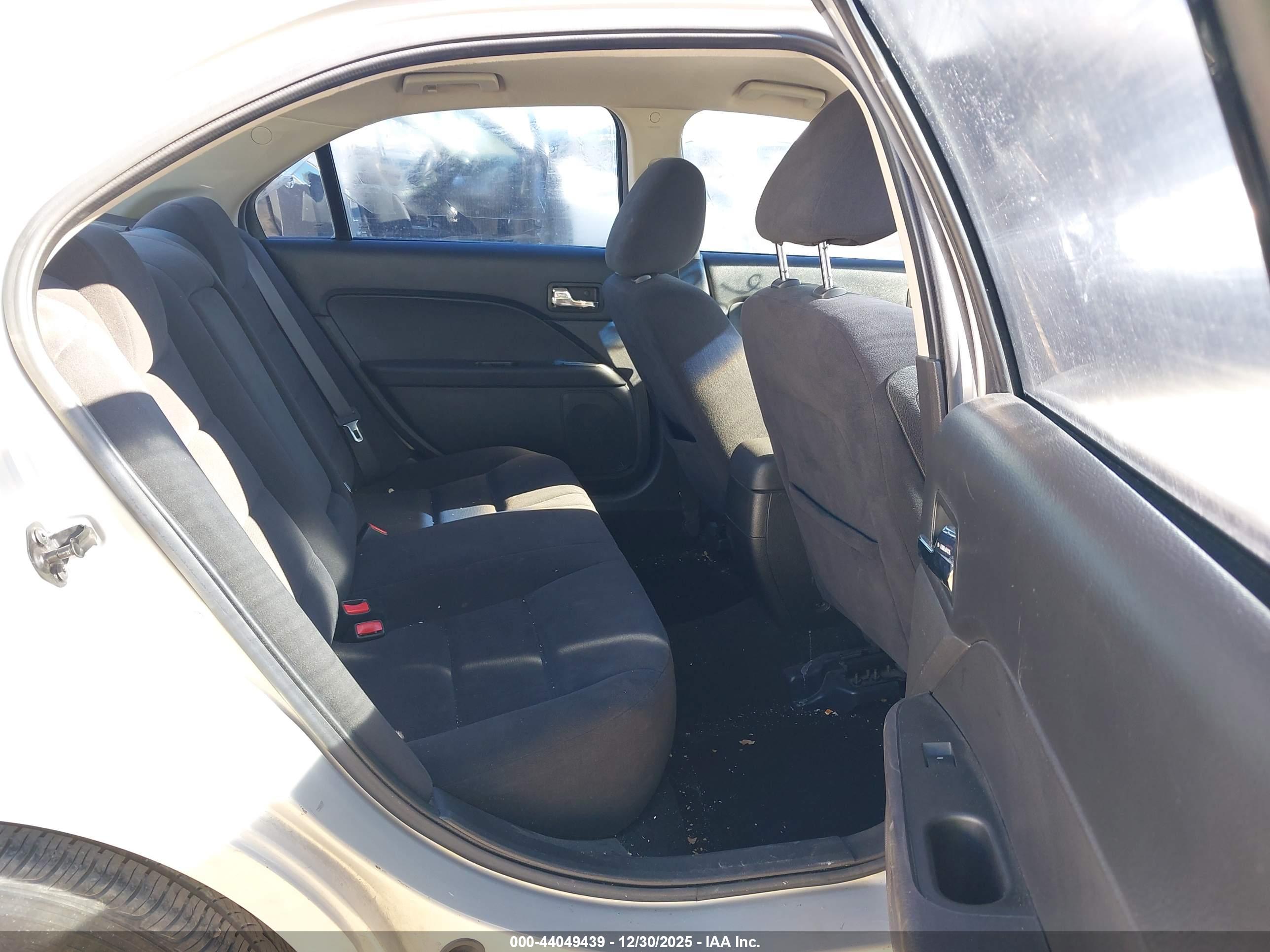 FORD FUSION image 8