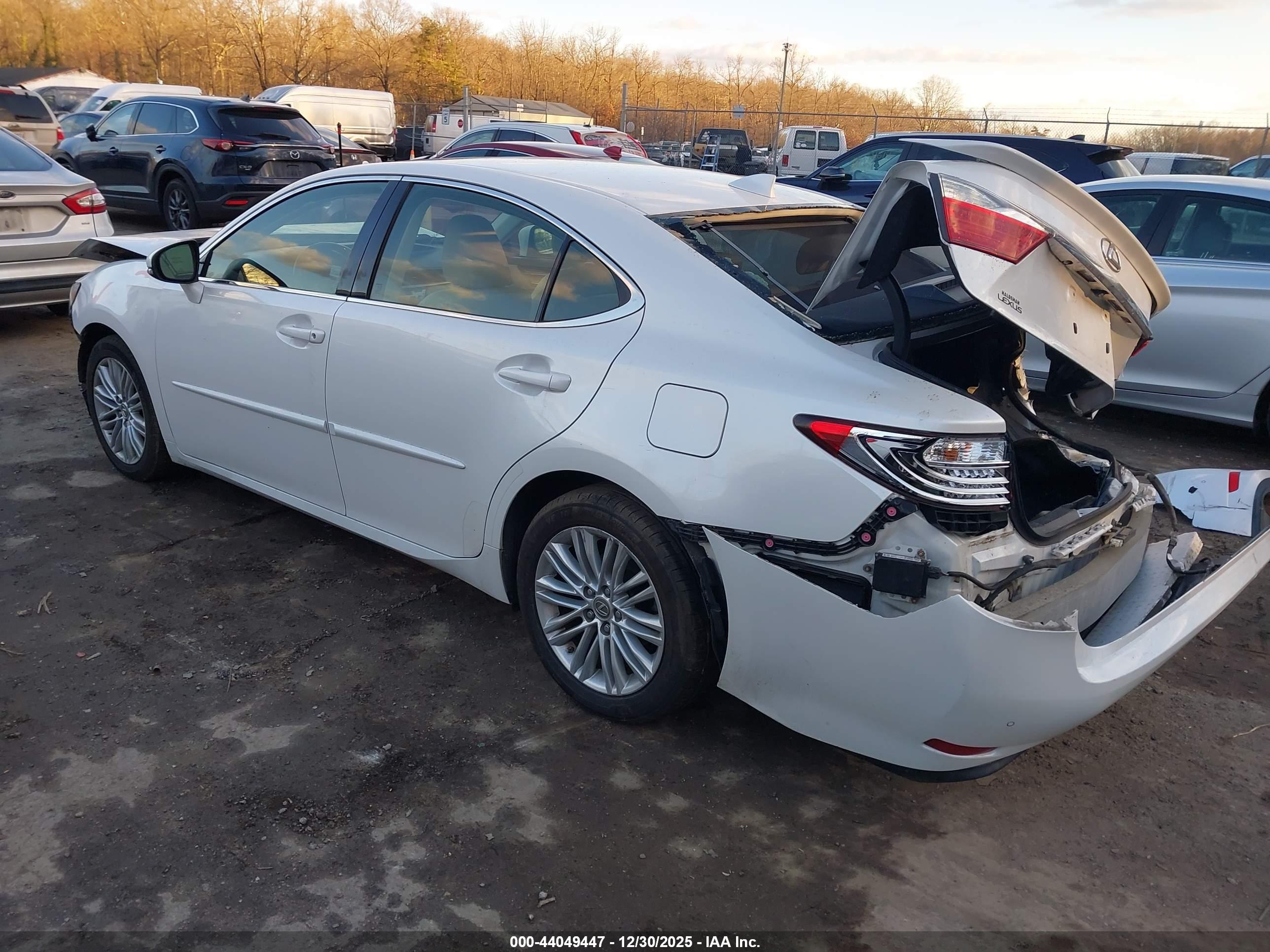 LEXUS ES image 3