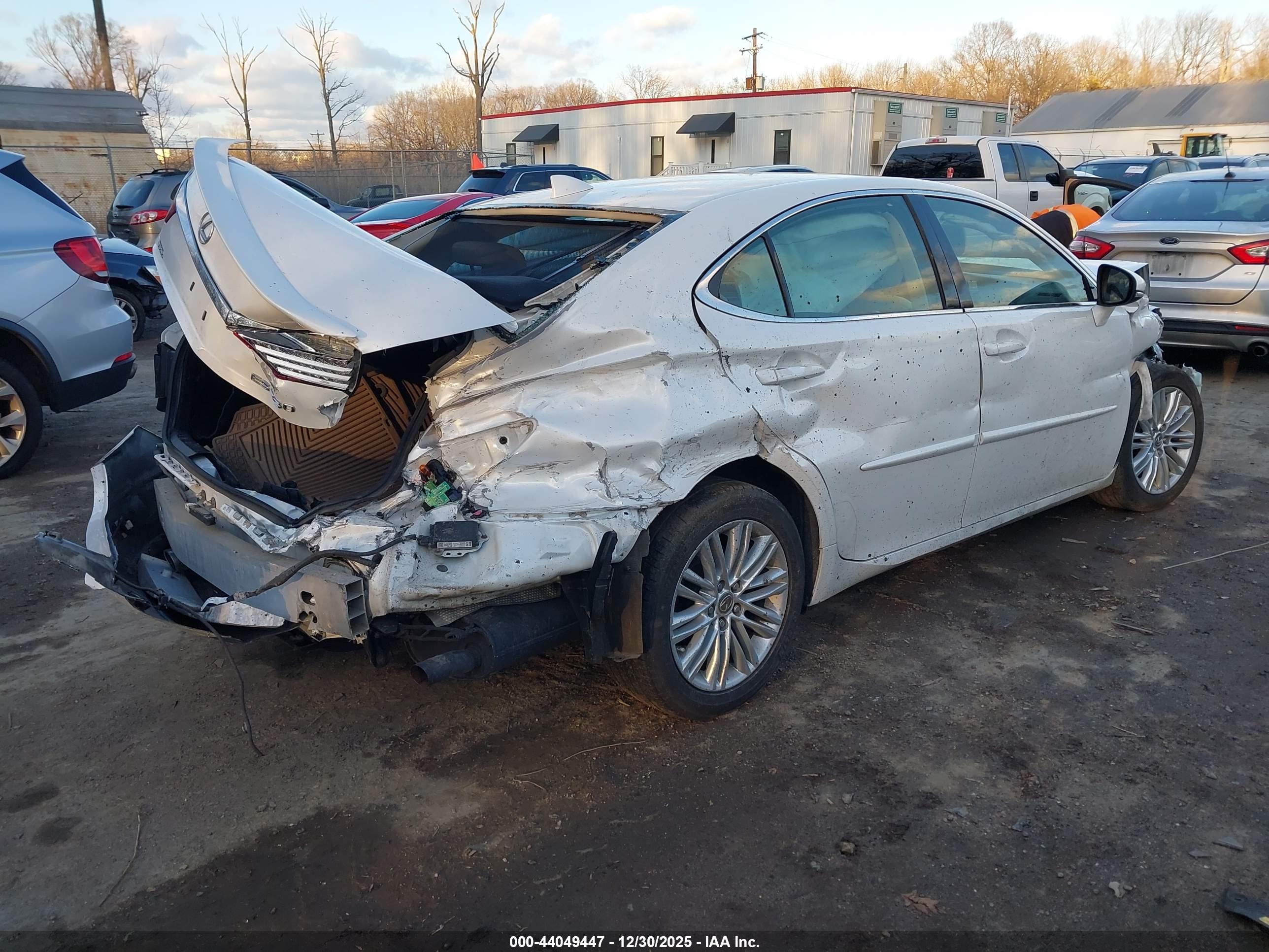 LEXUS ES image 4