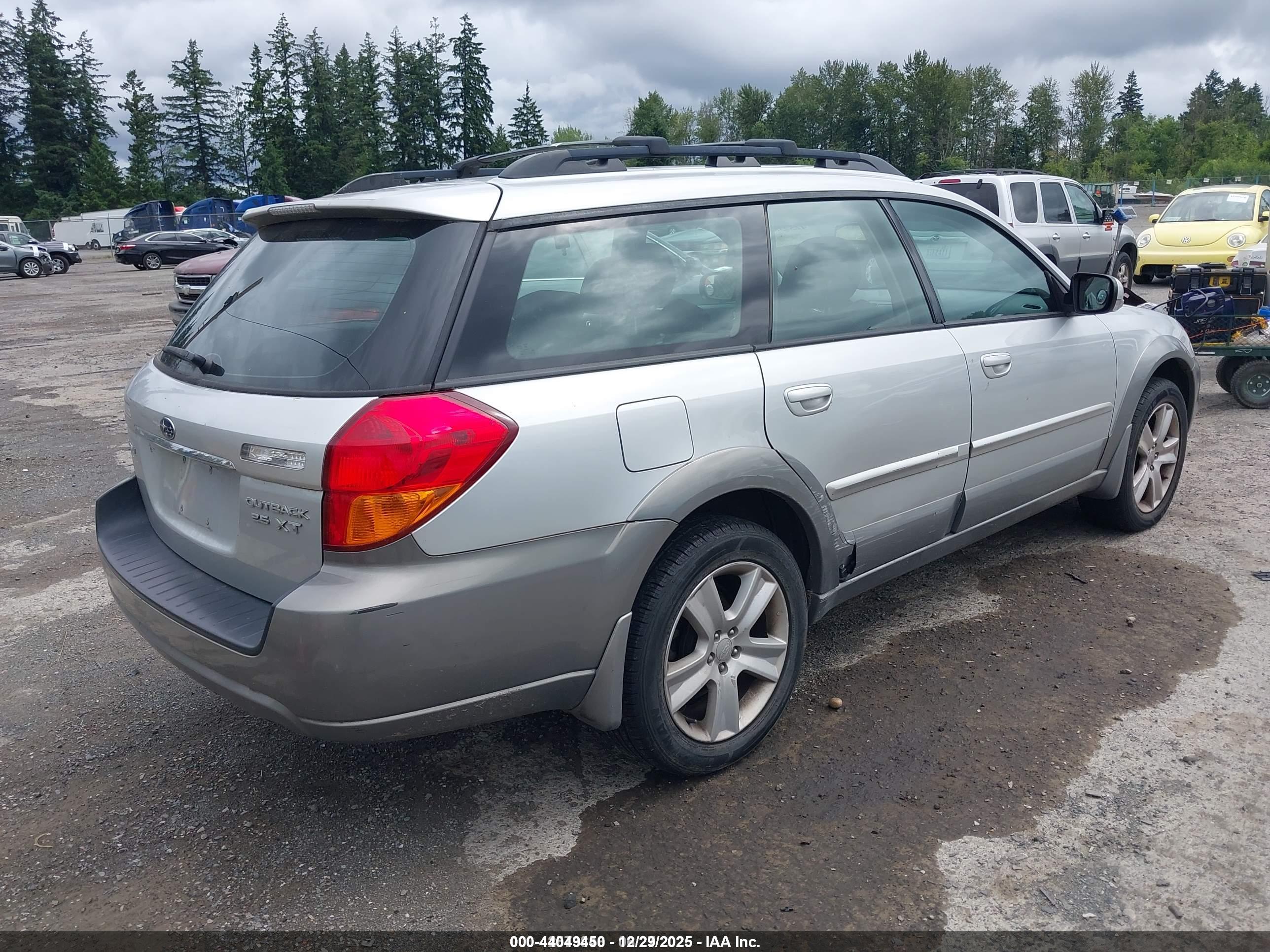 SUBARU OUTBACK image 4