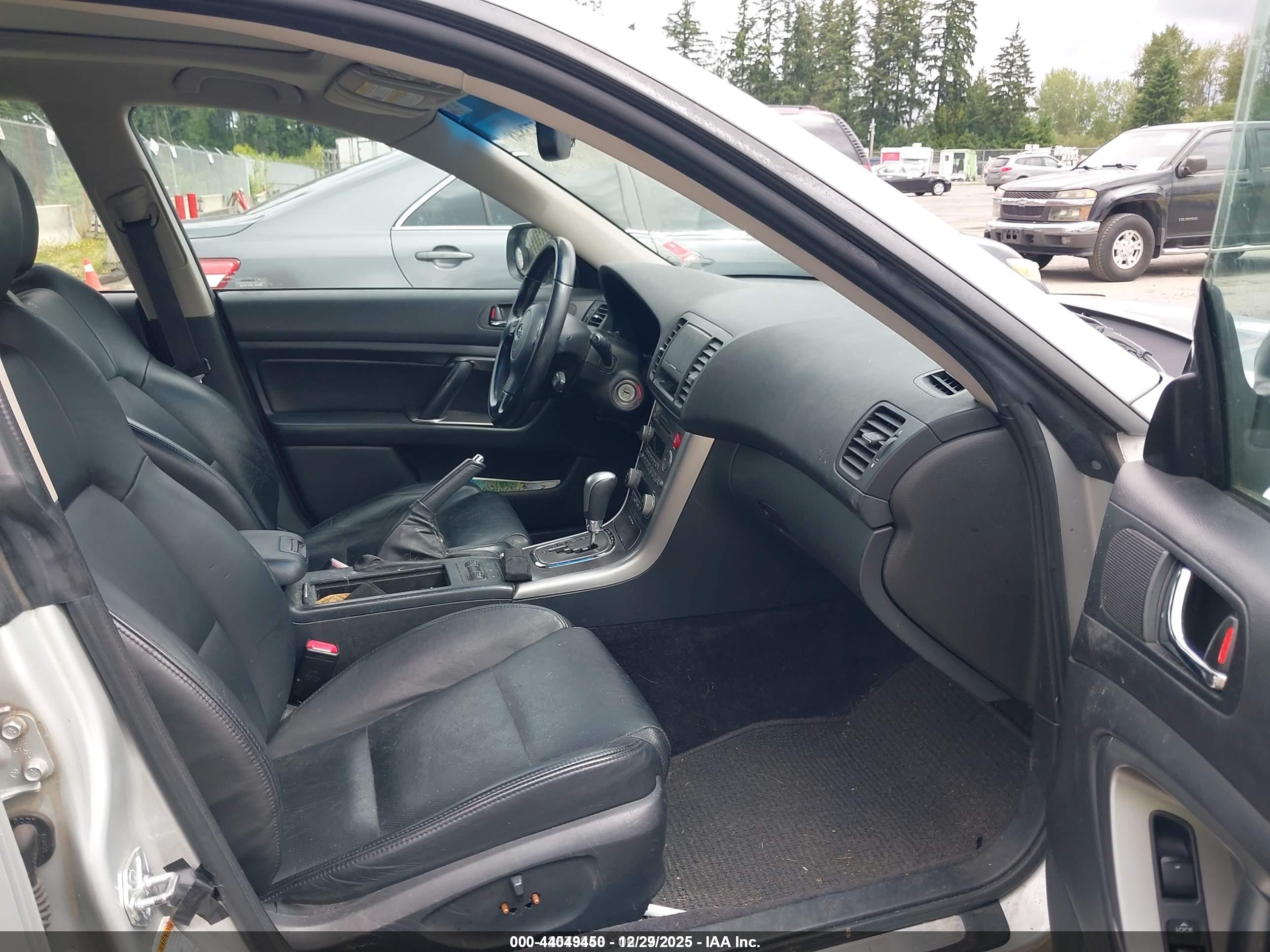 SUBARU OUTBACK image 5