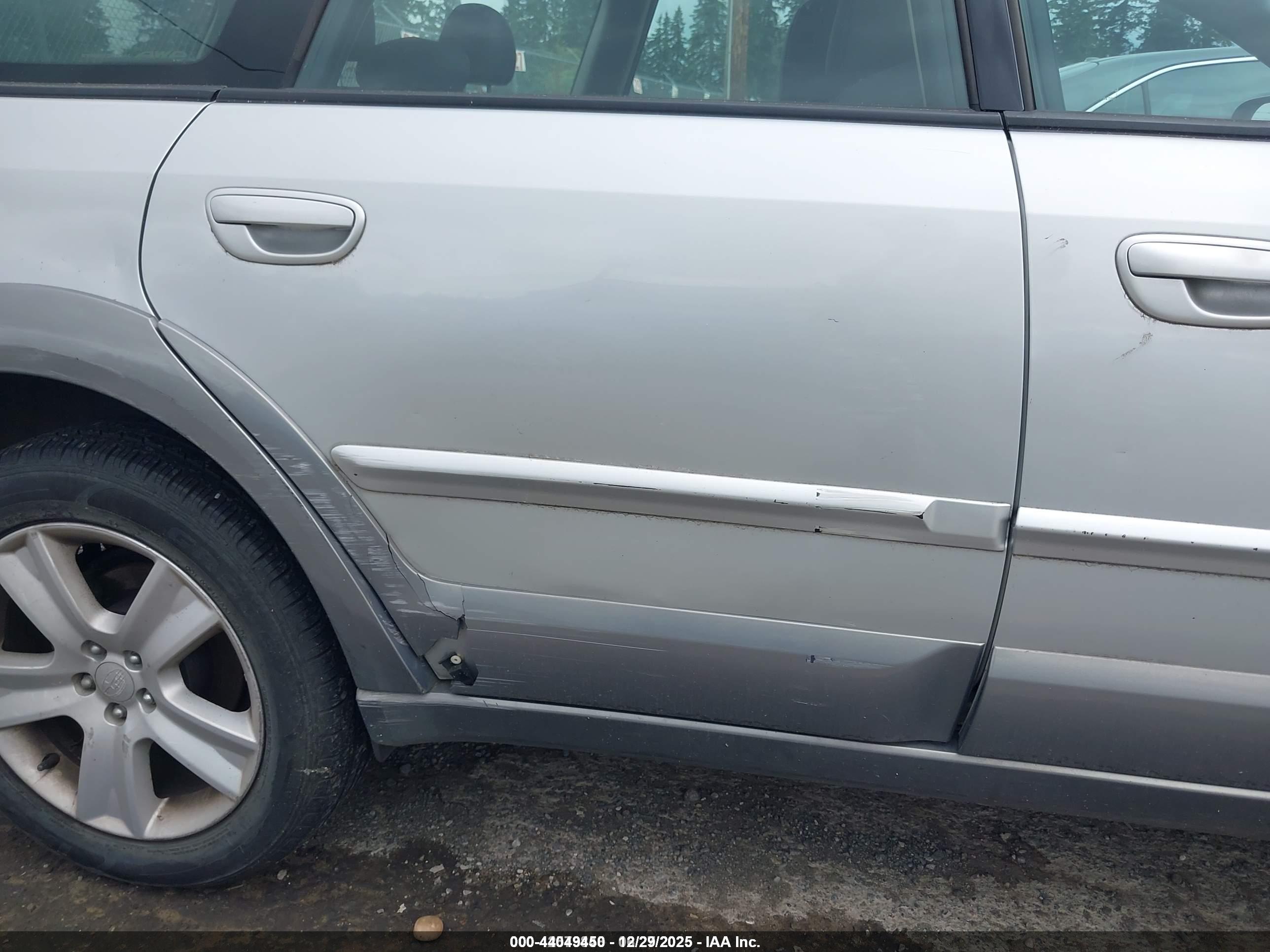 SUBARU OUTBACK image 6