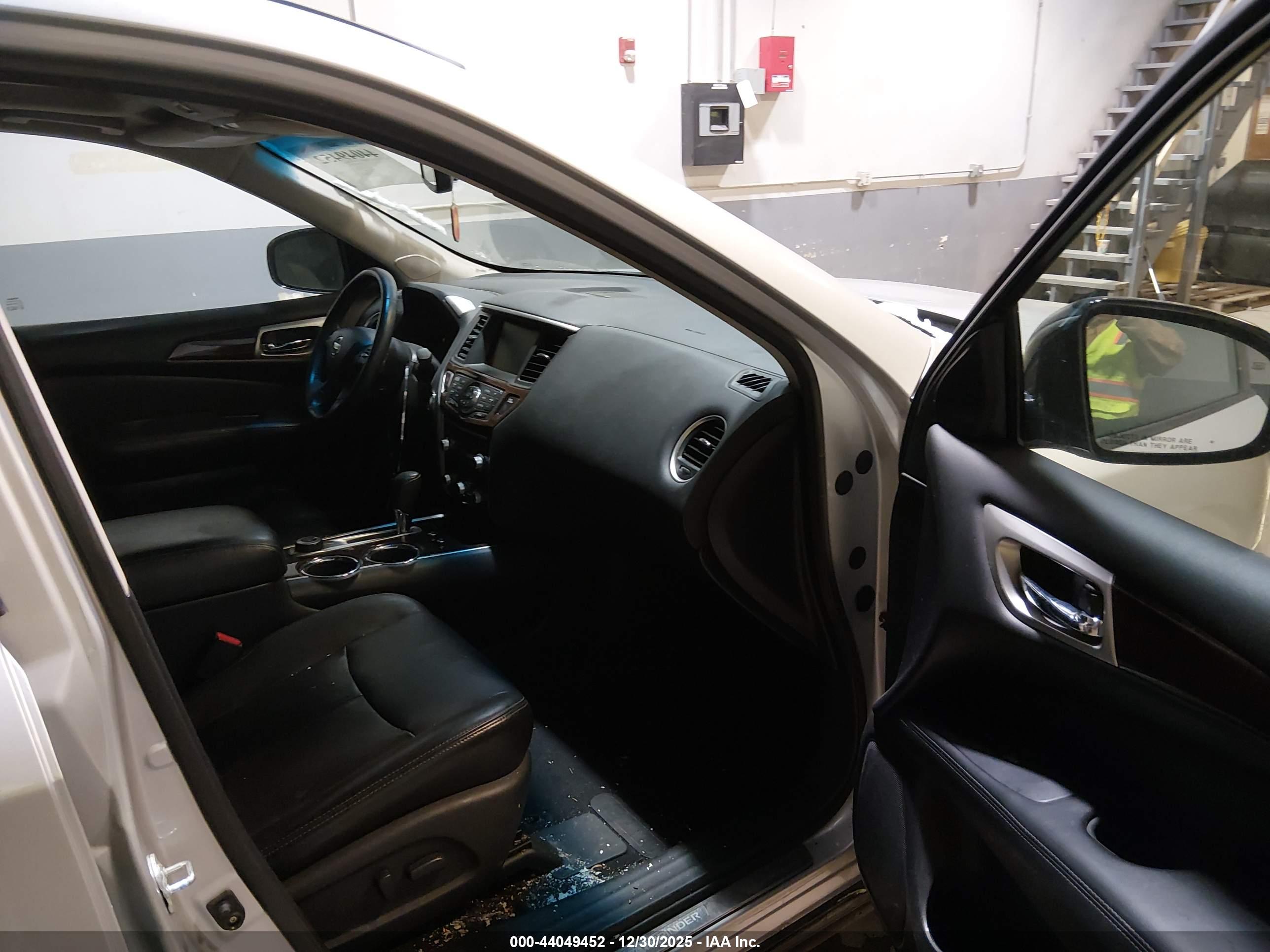 NISSAN PATHFINDER image 5