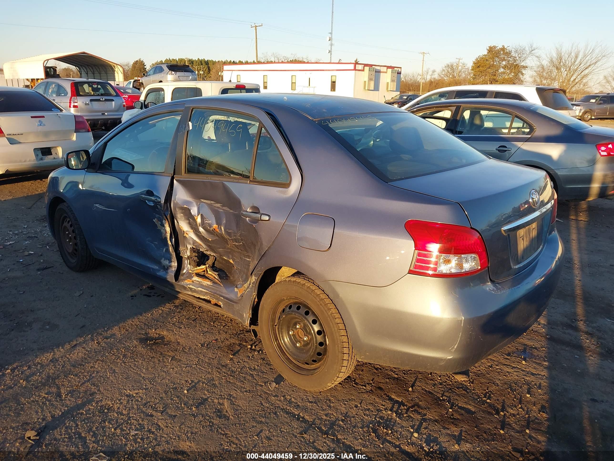 TOYOTA YARIS image 3