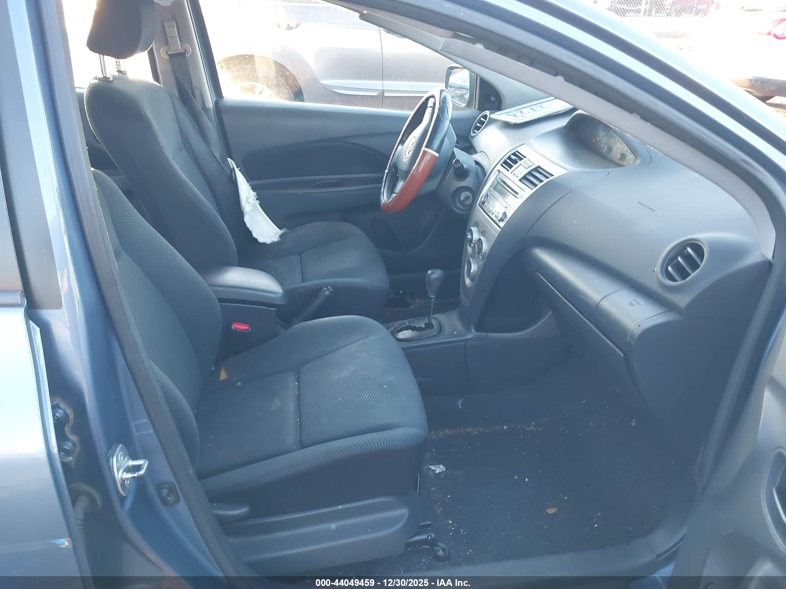 TOYOTA YARIS image 5