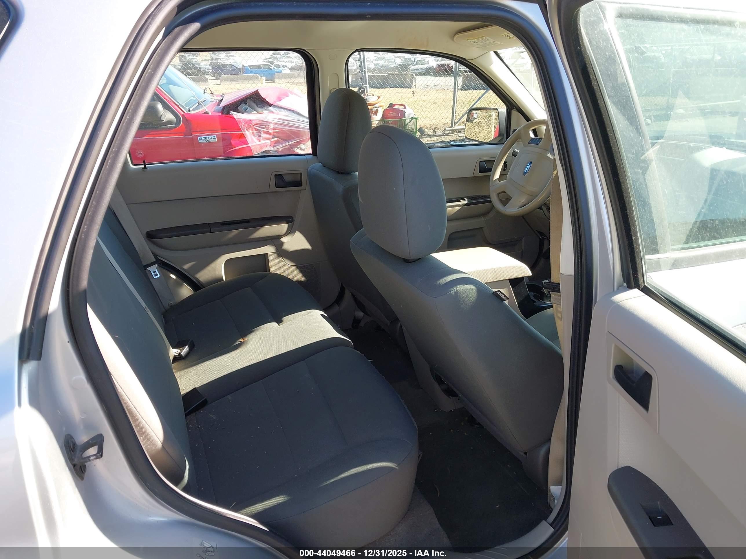 FORD ESCAPE image 8