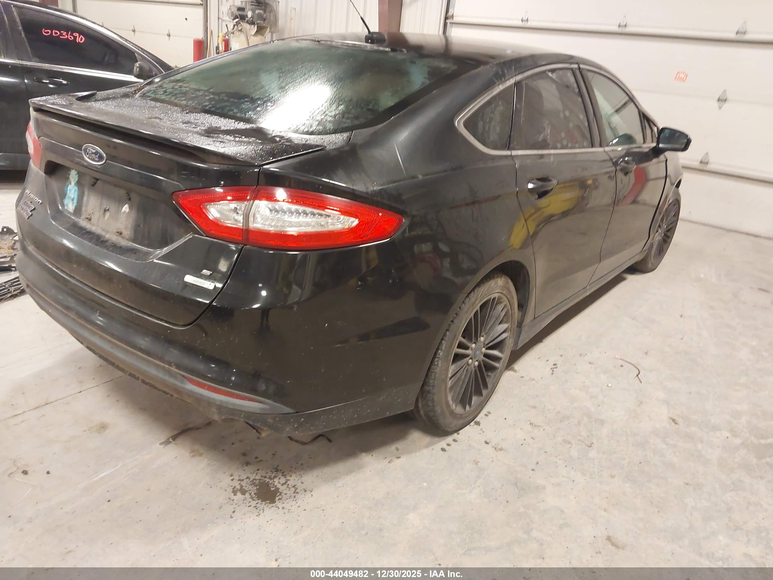 FORD FUSION image 4