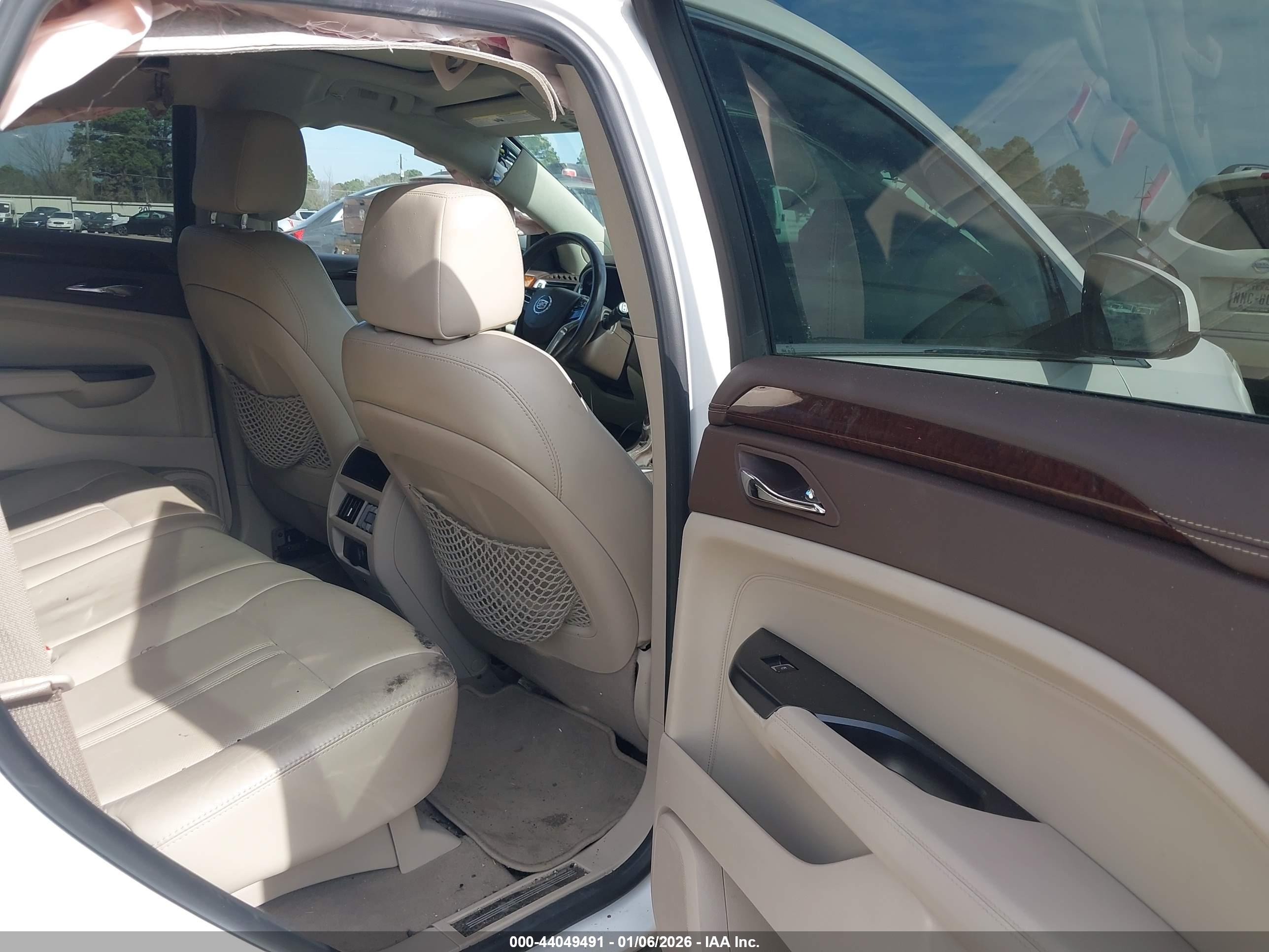 CADILLAC SRX image 8