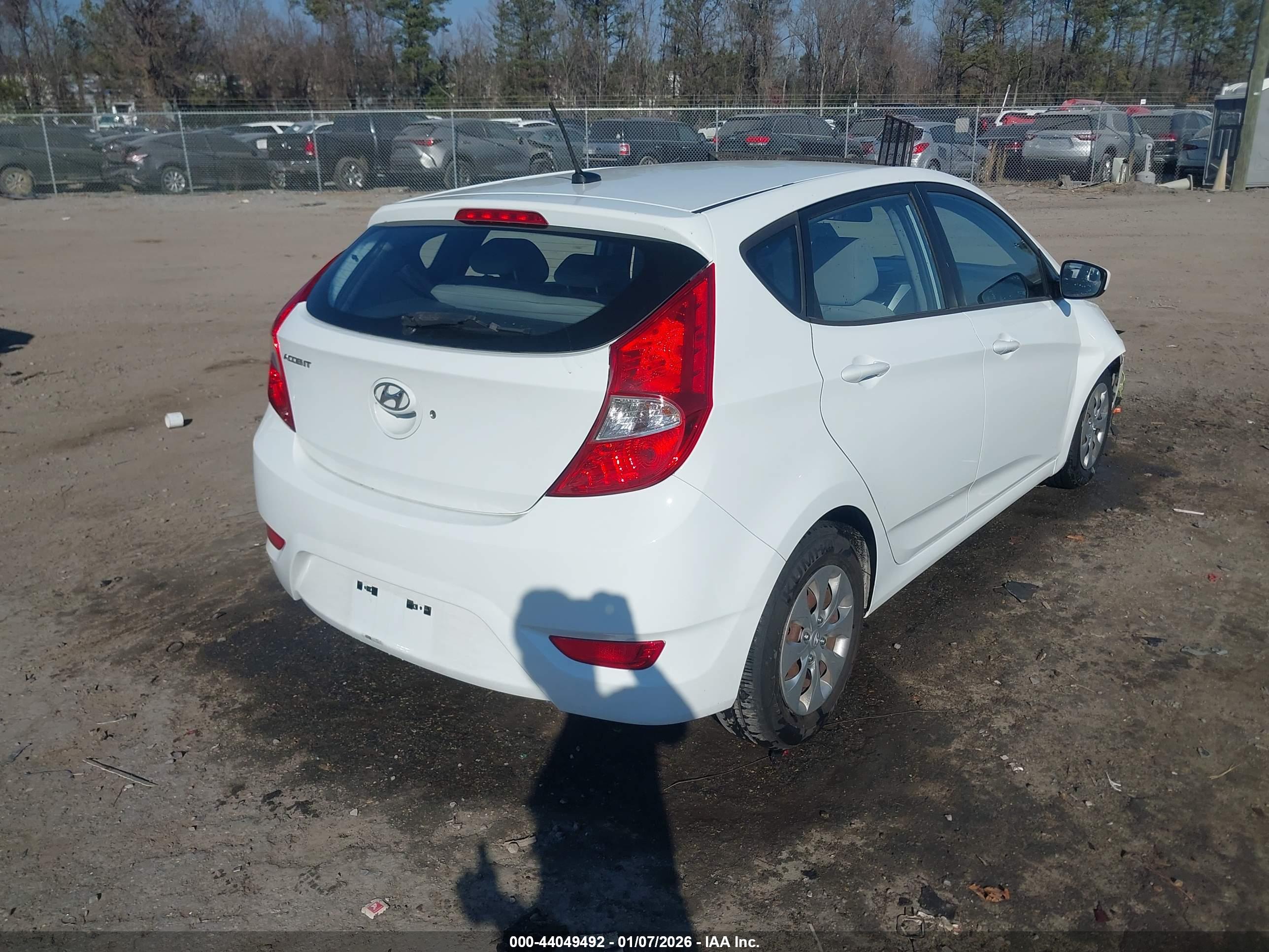 HYUNDAI ACCENT image 4