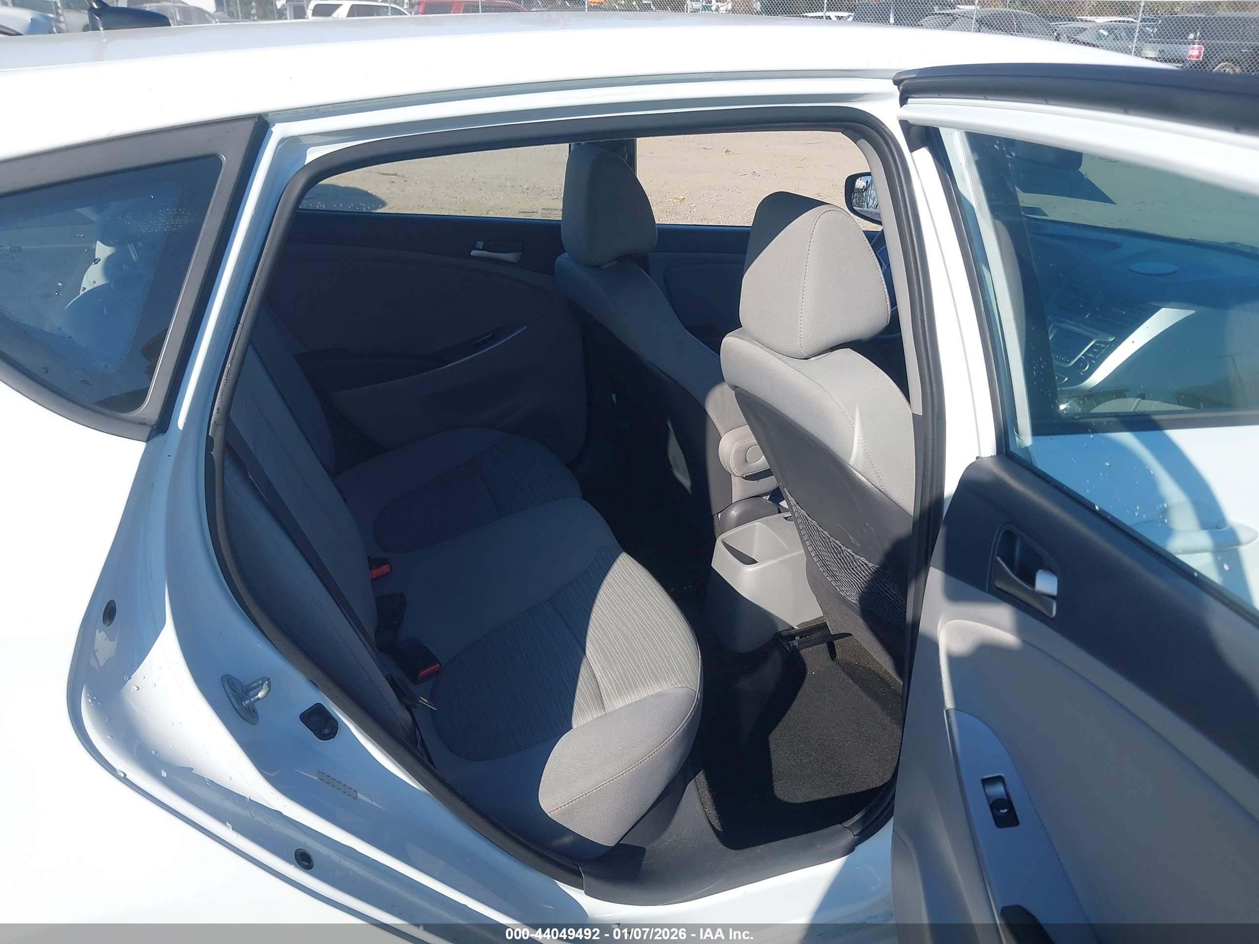 HYUNDAI ACCENT image 8