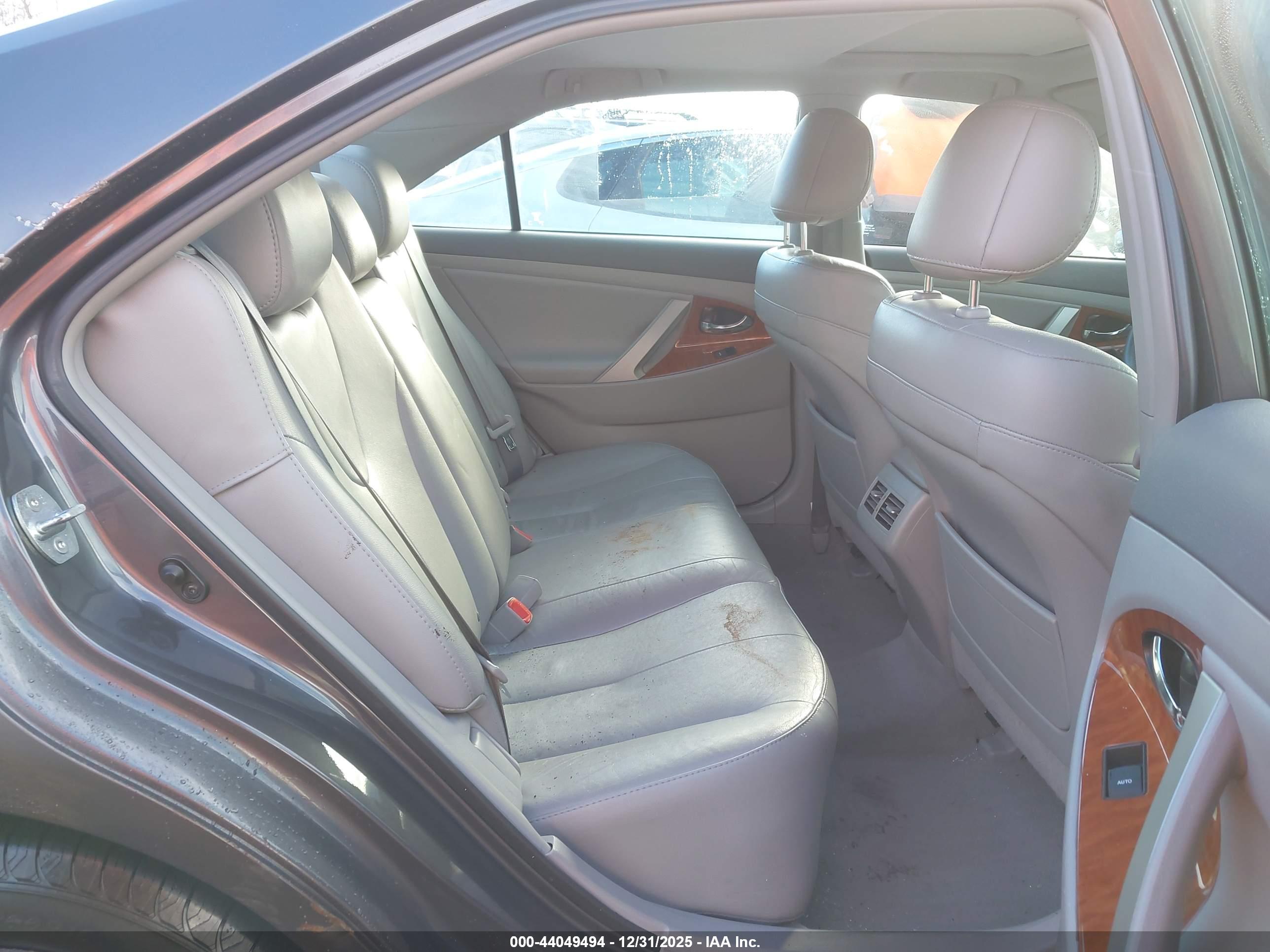 TOYOTA CAMRY image 8