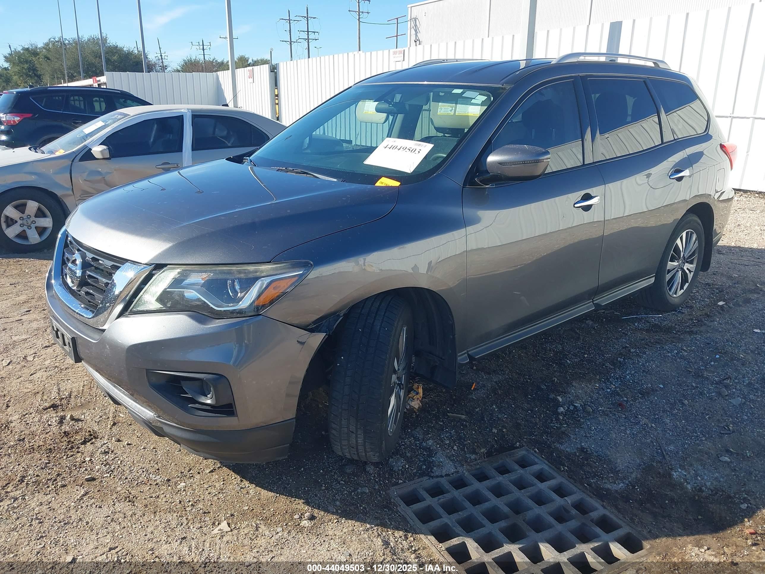 NISSAN PATHFINDER image 2