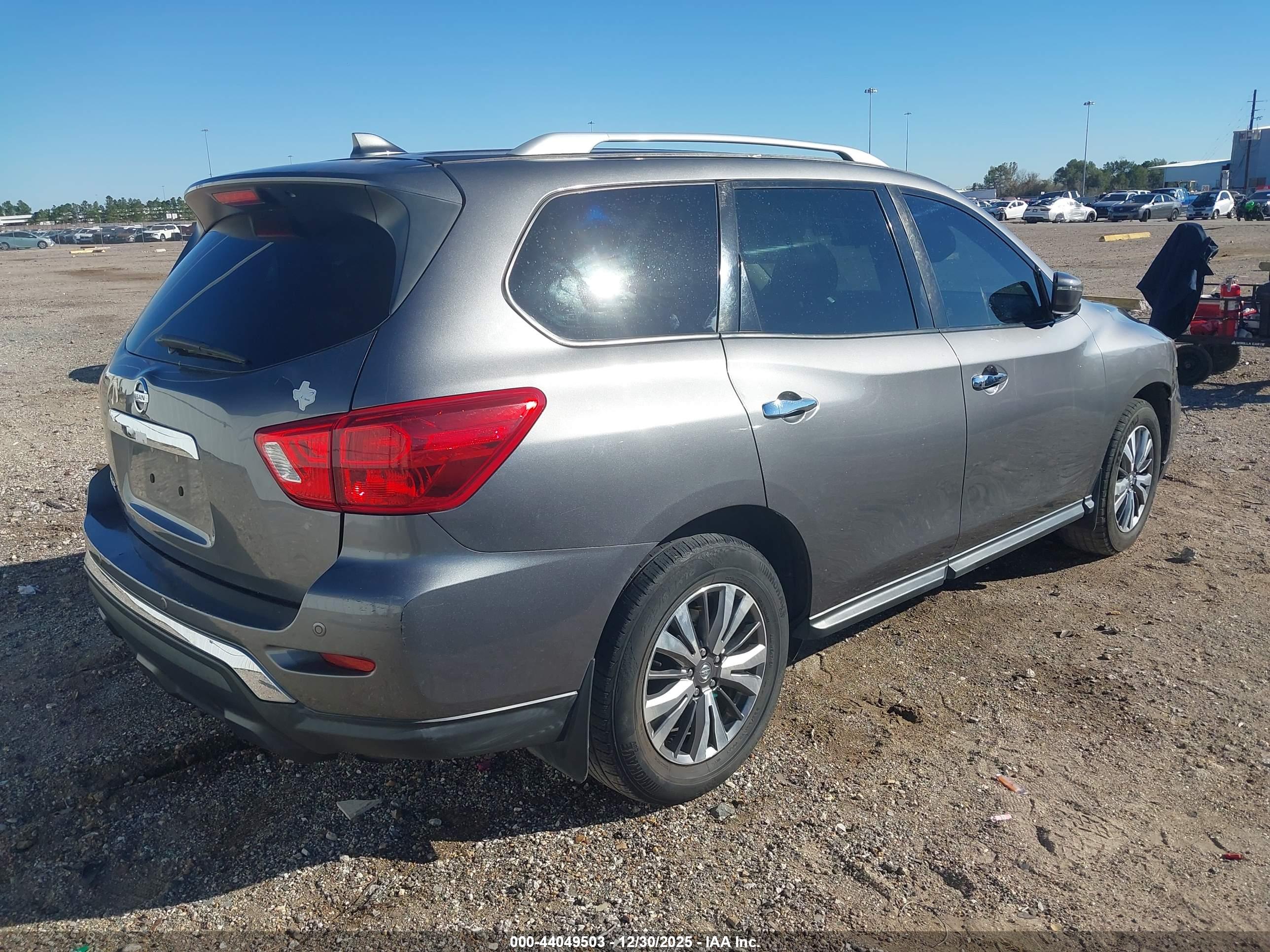 NISSAN PATHFINDER image 4