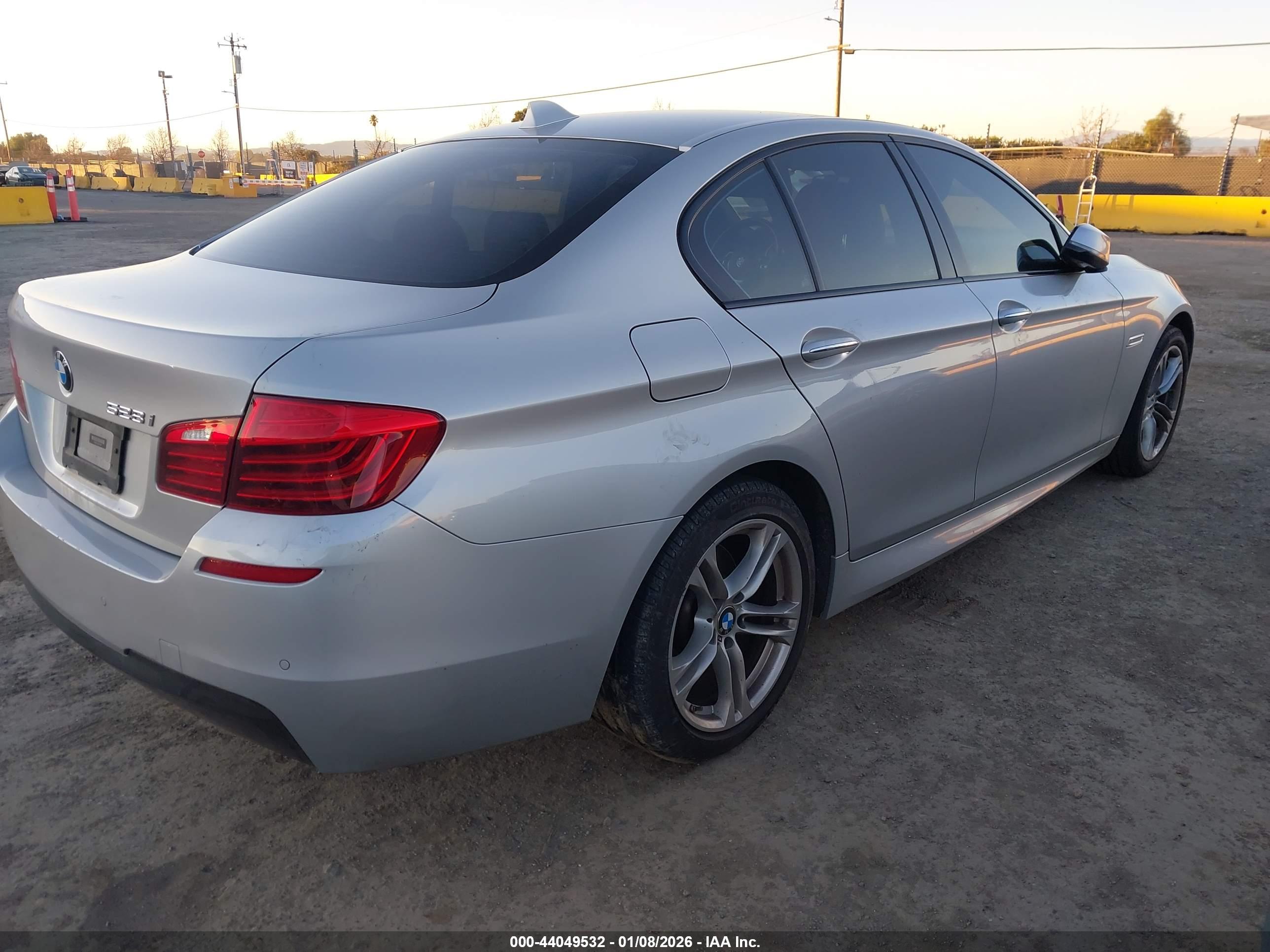 BMW 528I image 4