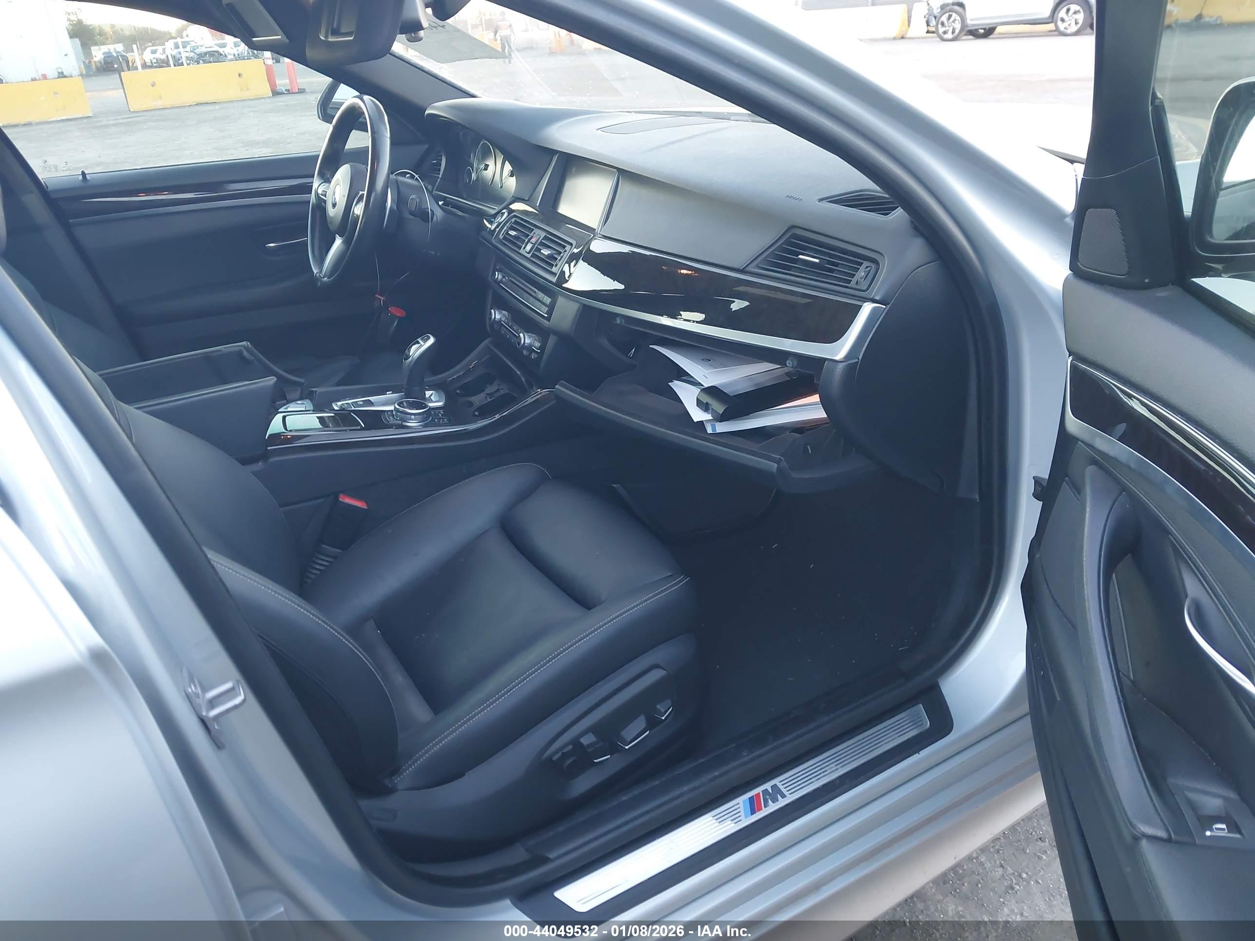 BMW 528I image 5
