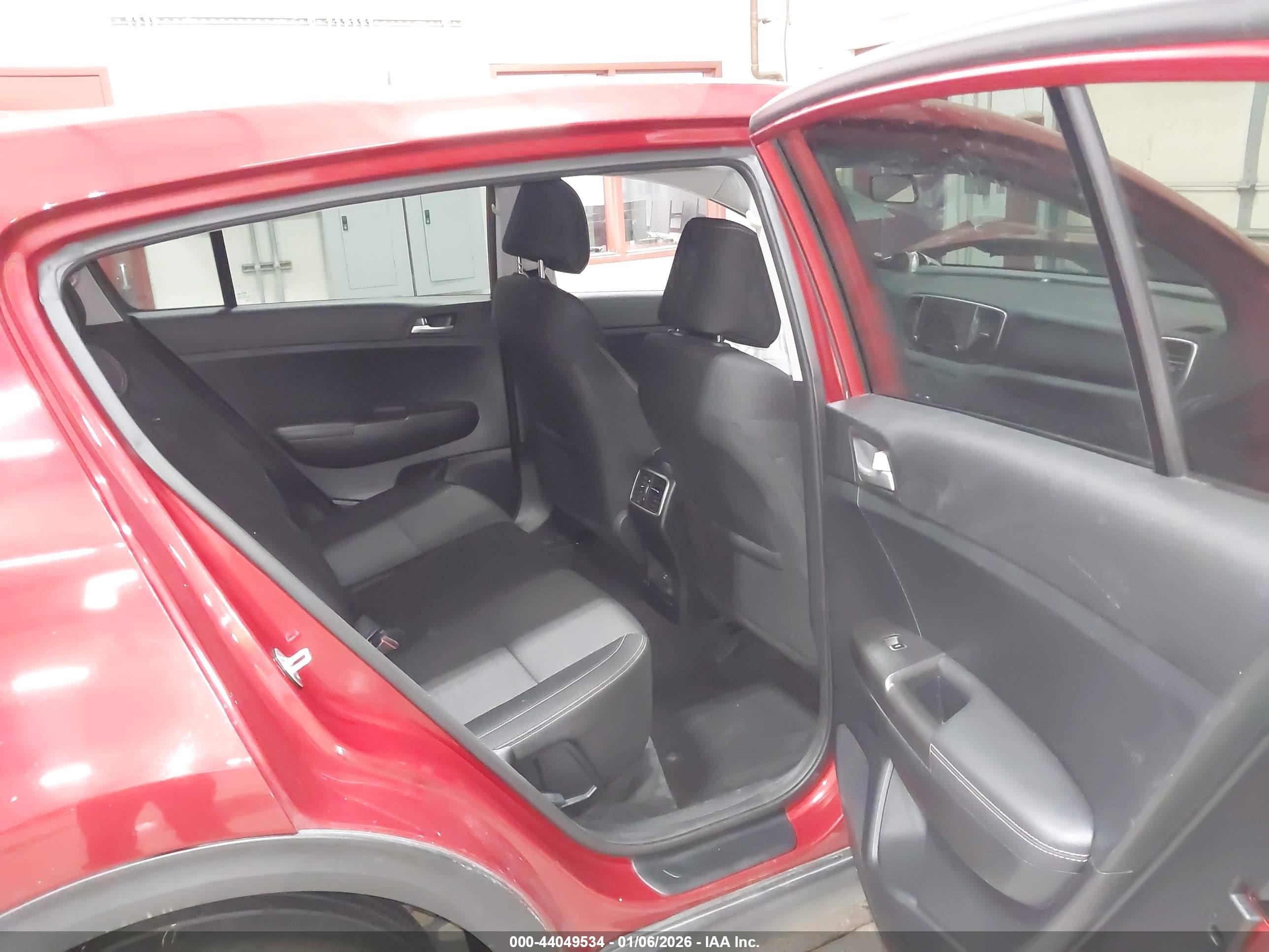 KIA SPORTAGE image 8
