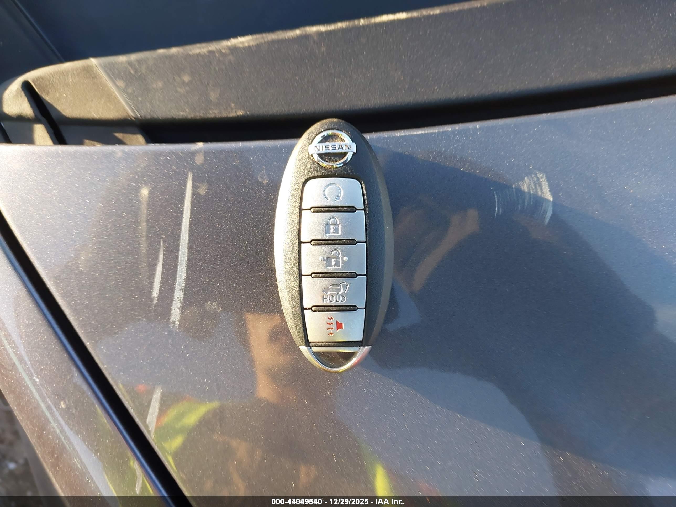 NISSAN ROGUE image 11