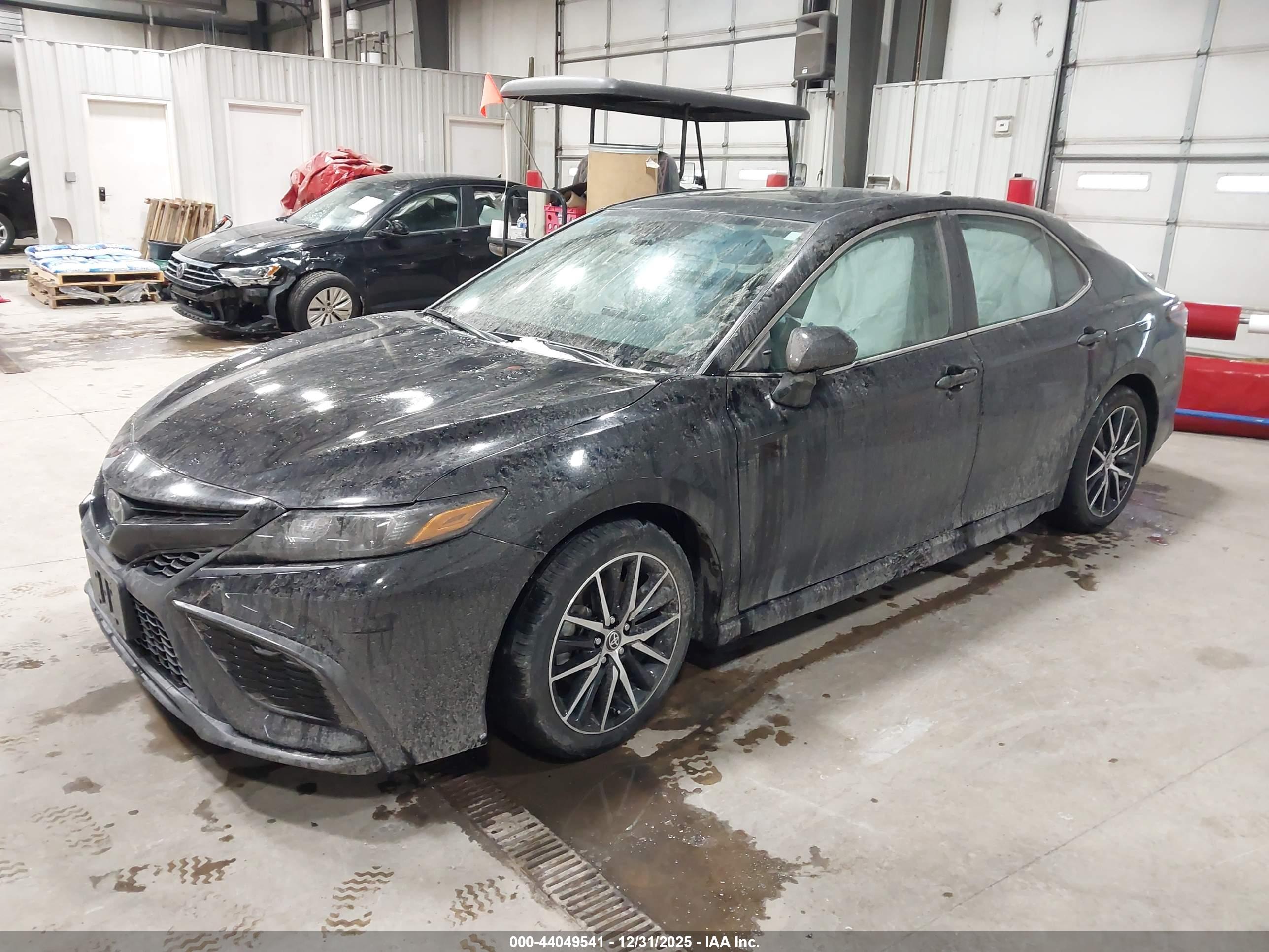 TOYOTA CAMRY image 2