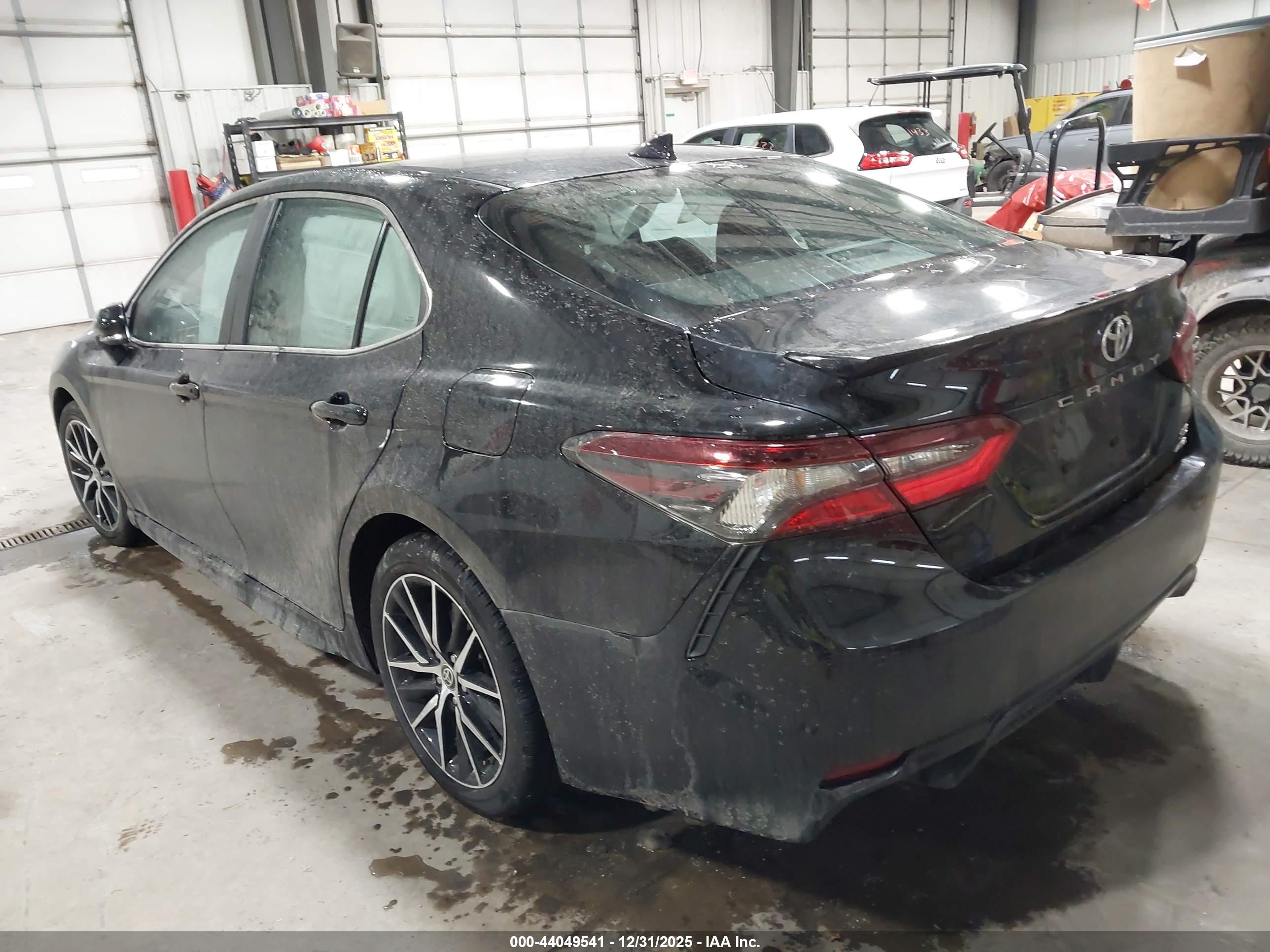 TOYOTA CAMRY image 3