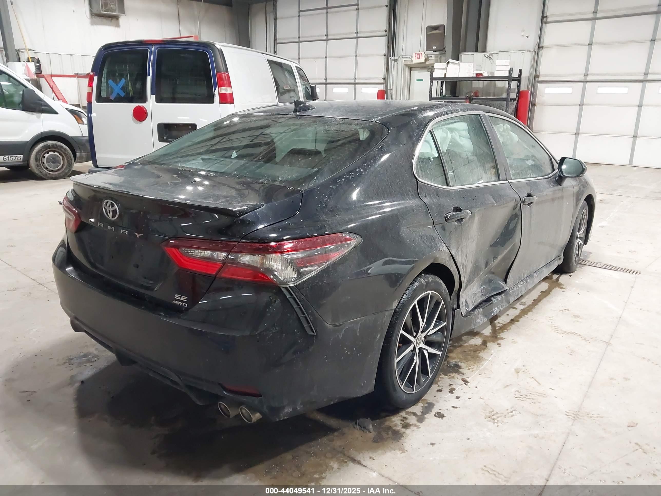 TOYOTA CAMRY image 4