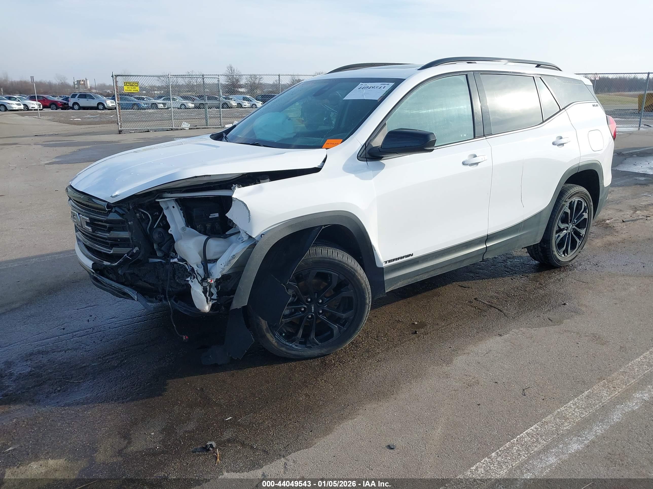 GMC TERRAIN image 2