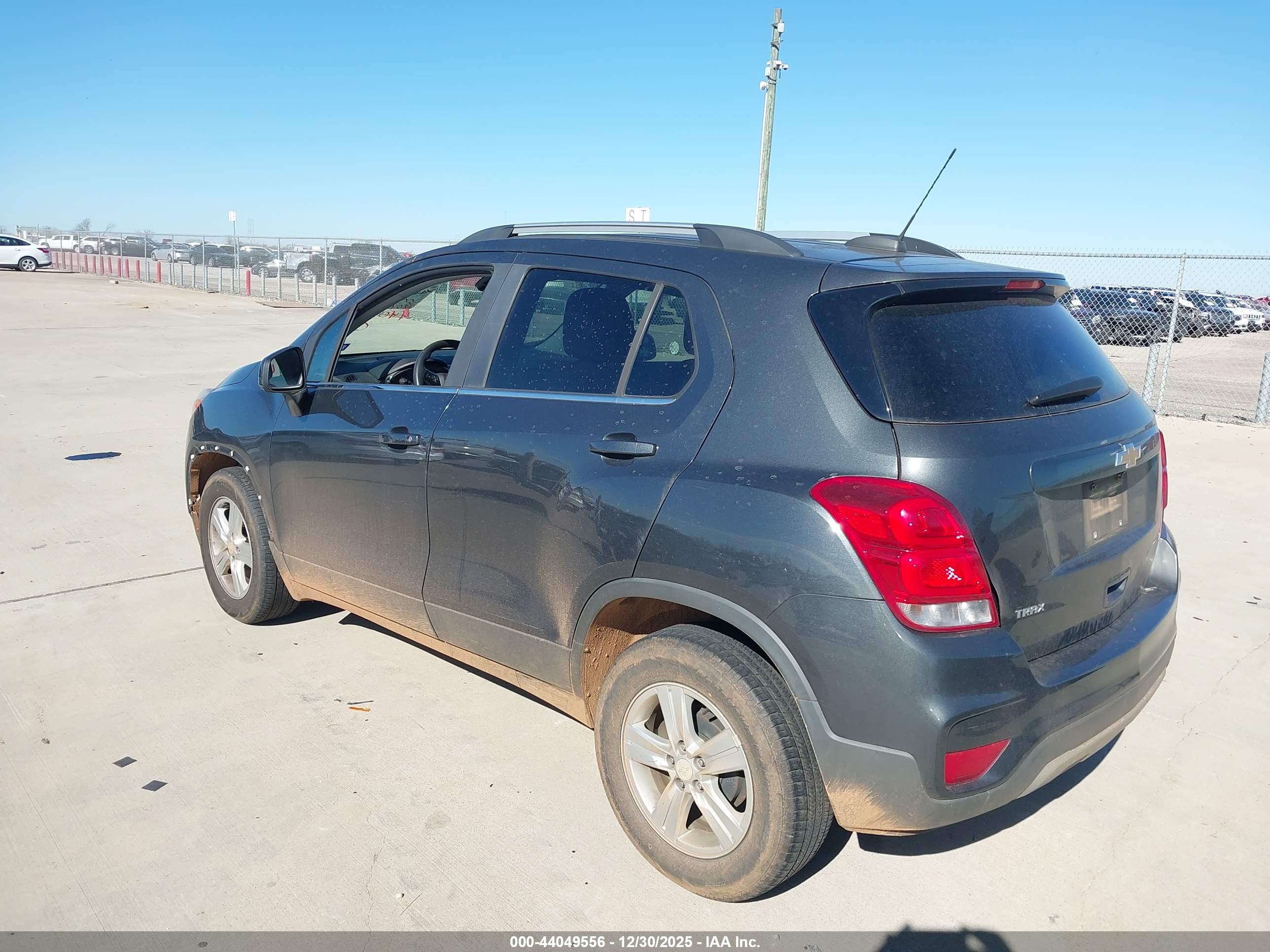 CHEVROLET TRAX image 3