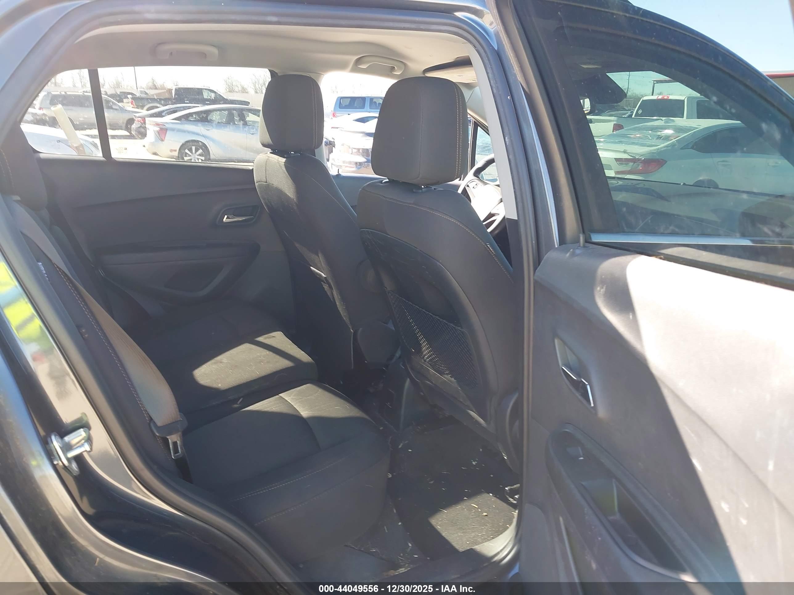 CHEVROLET TRAX image 8
