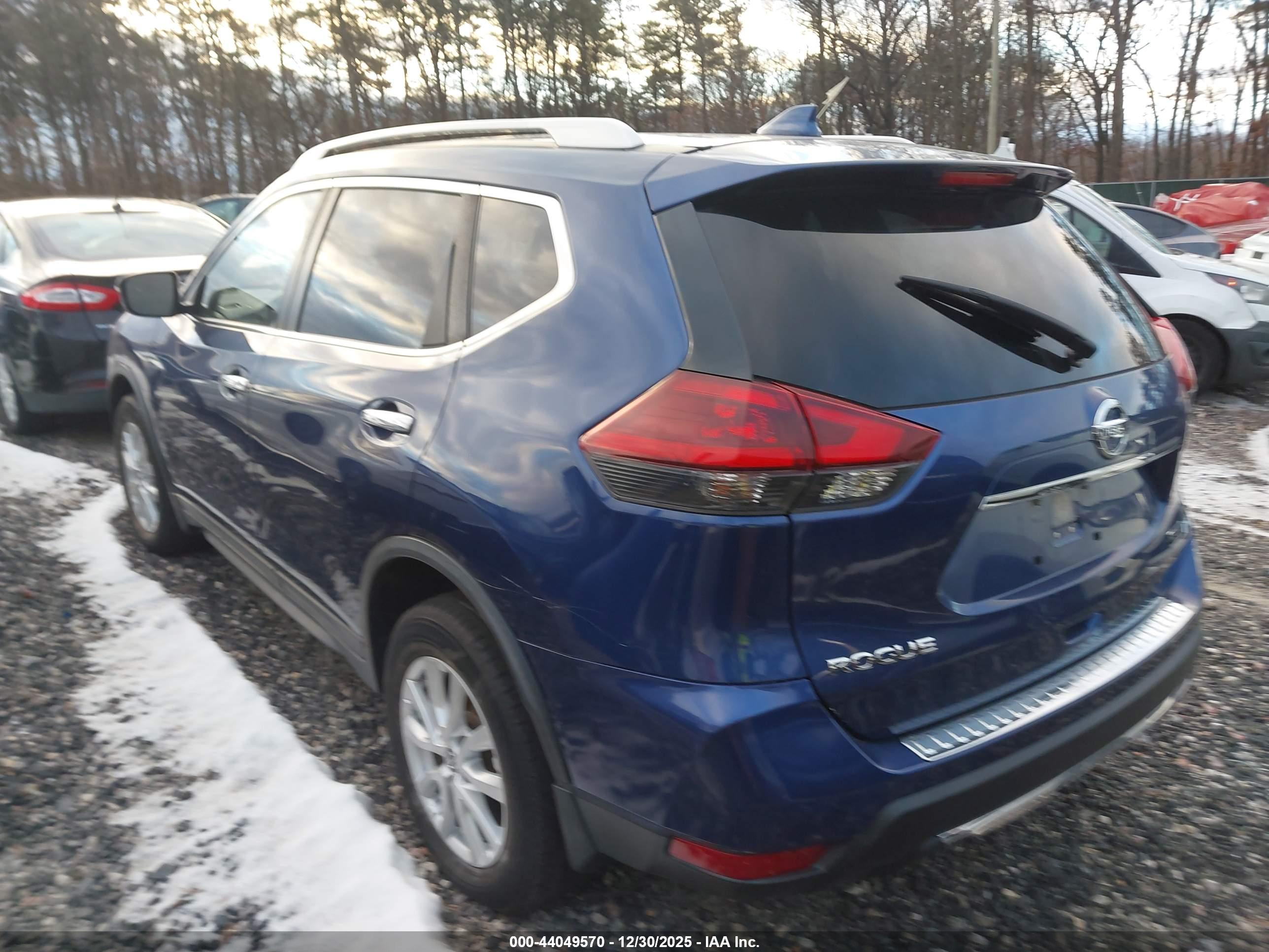 NISSAN ROGUE image 3