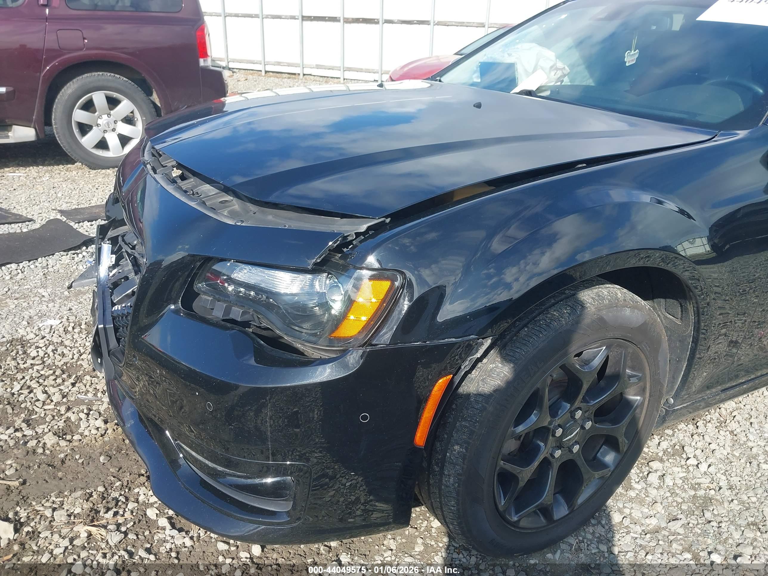 CHRYSLER 300 image 6