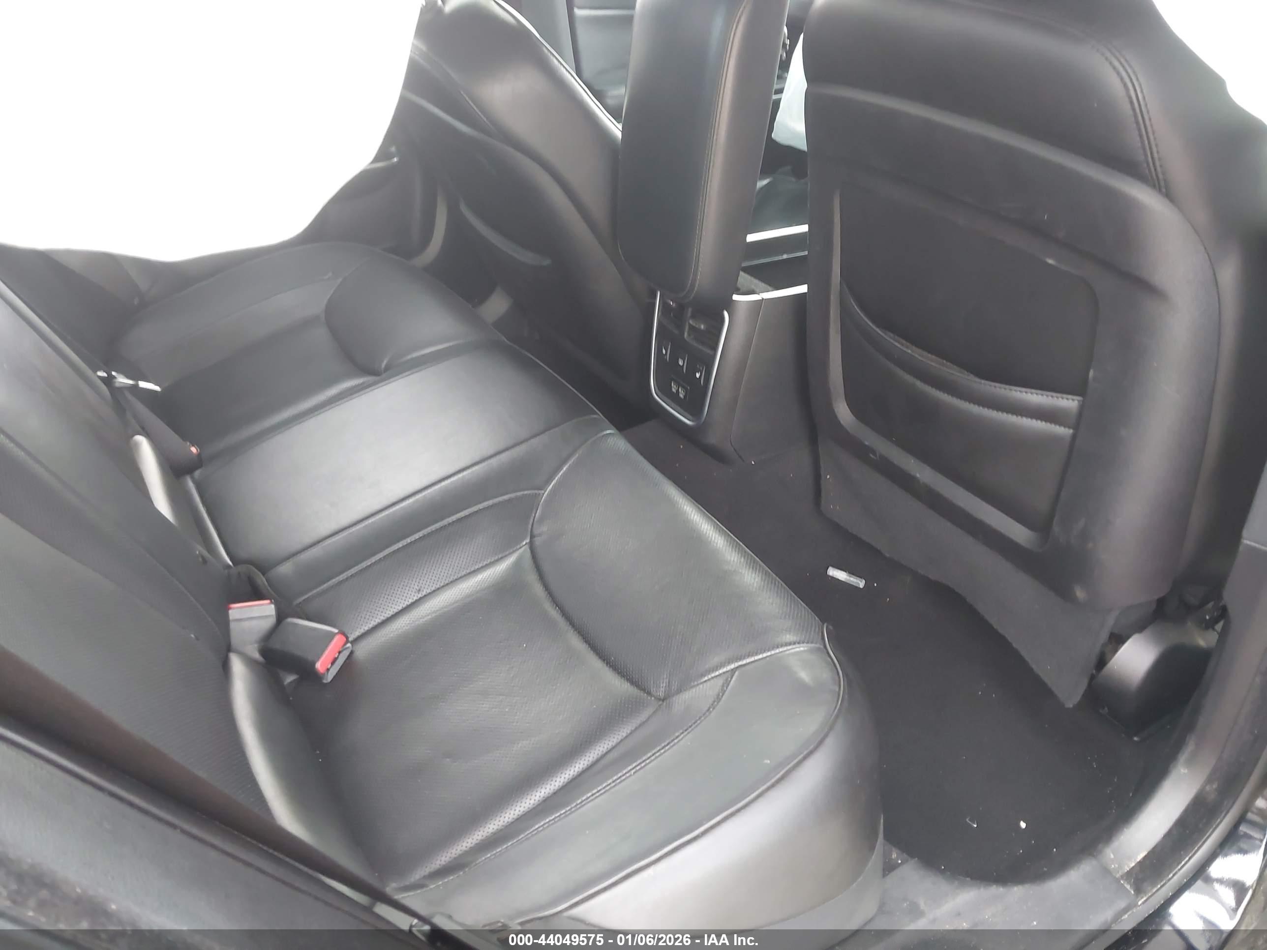 CHRYSLER 300 image 8