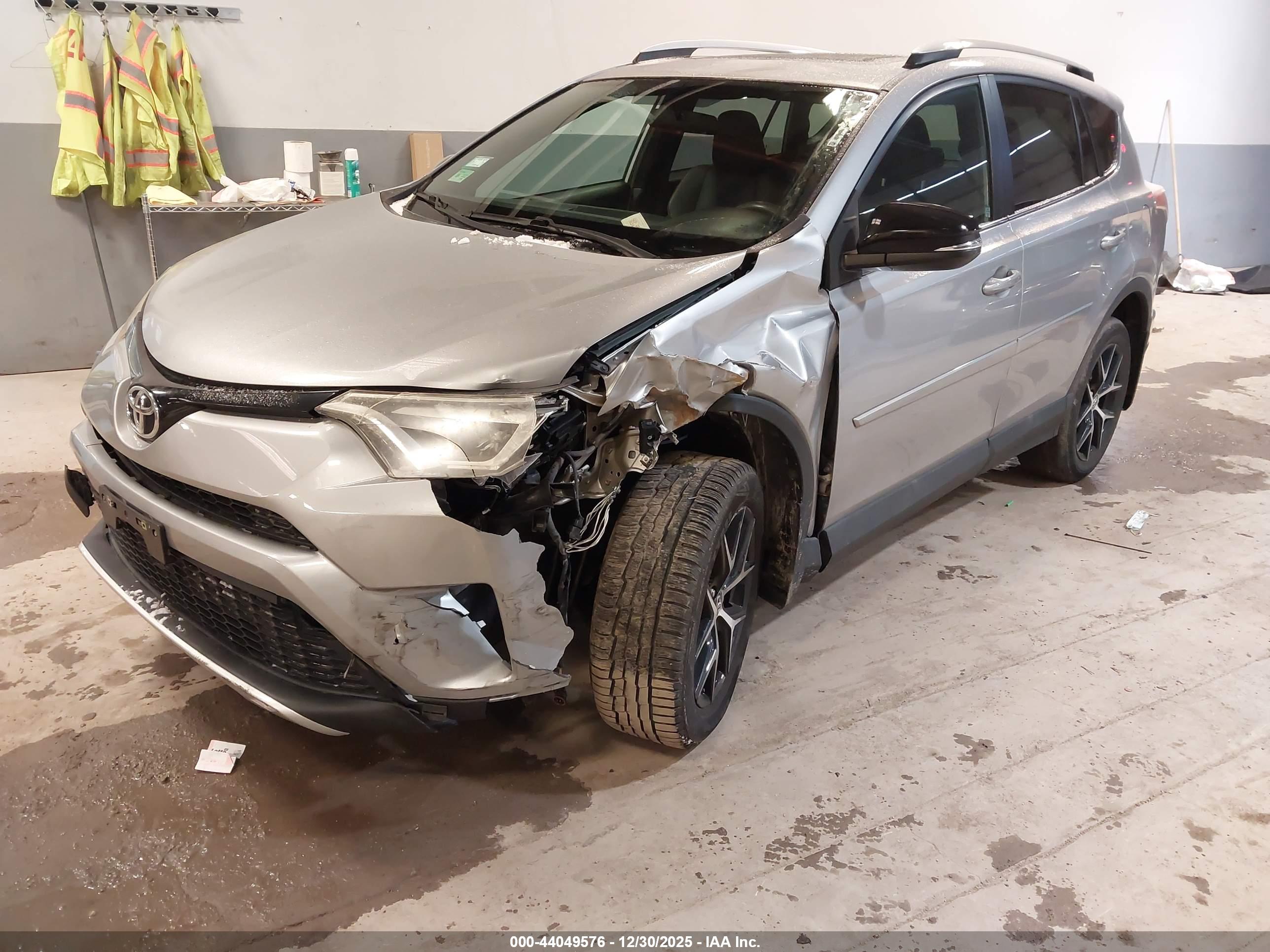 TOYOTA RAV4 image 2