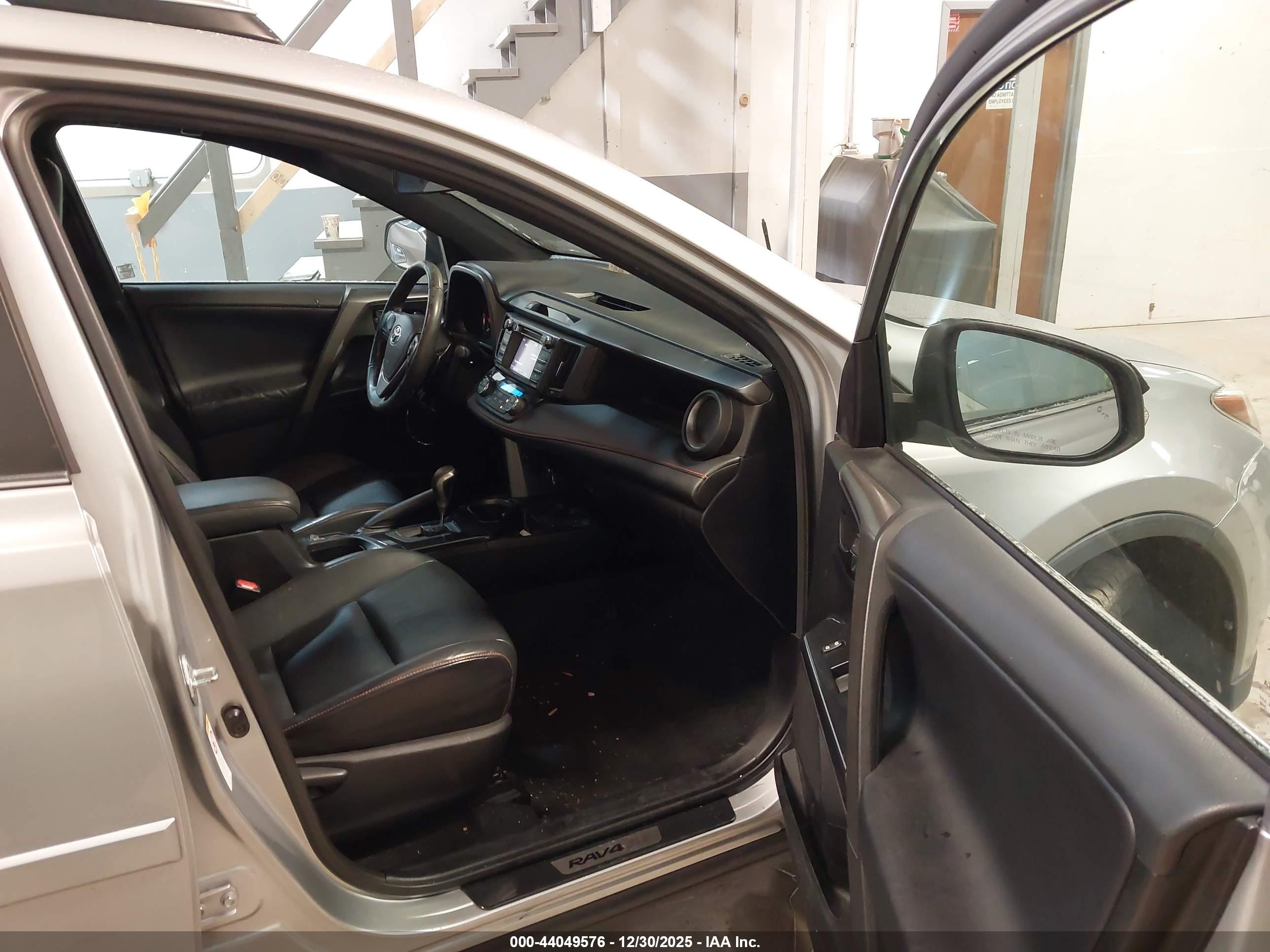 TOYOTA RAV4 image 5