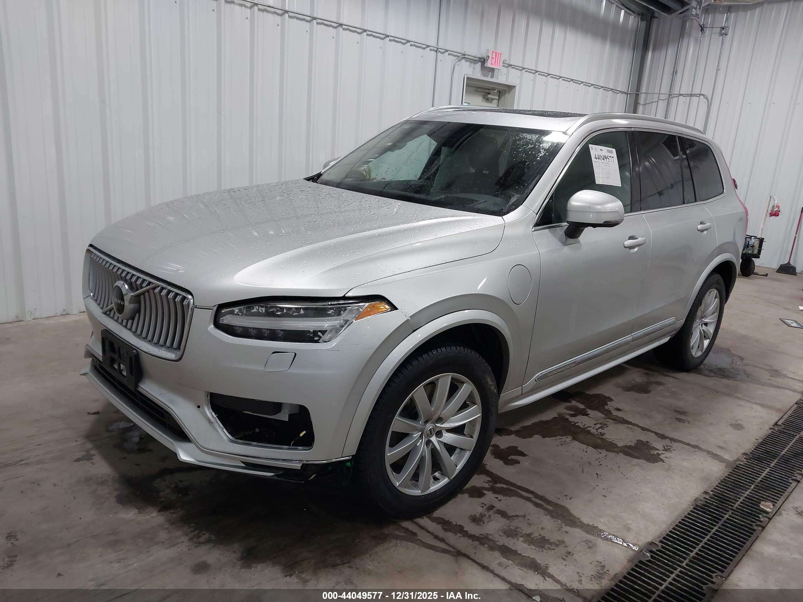 VOLVO XC90 image 2