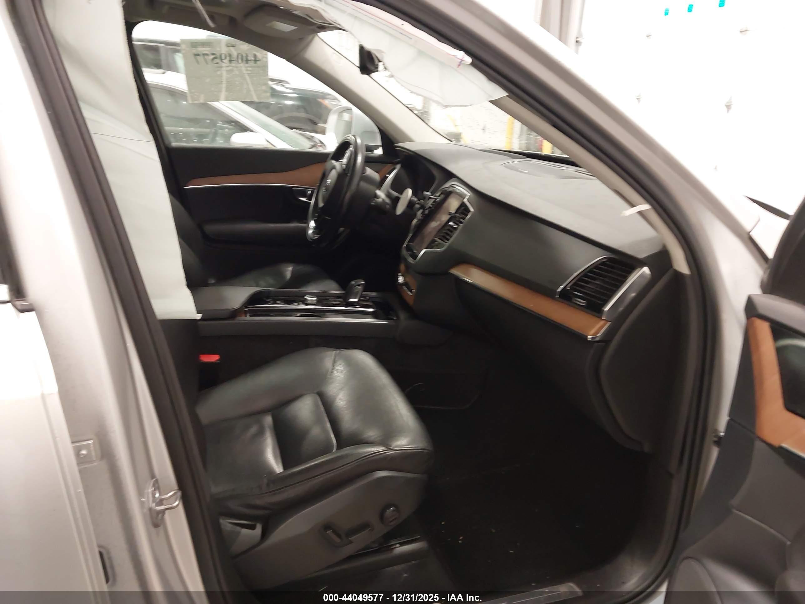 VOLVO XC90 image 5