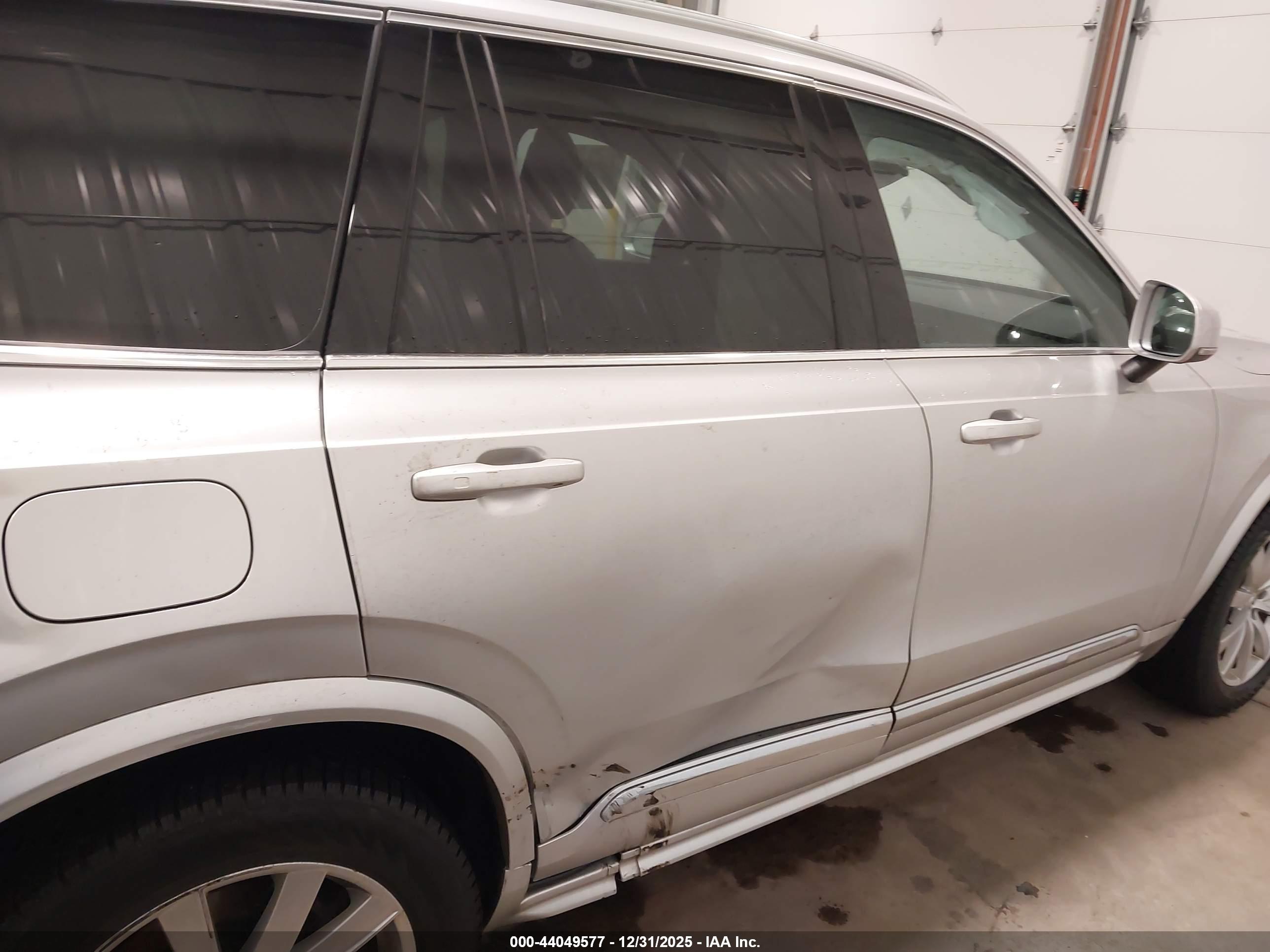 VOLVO XC90 image 6
