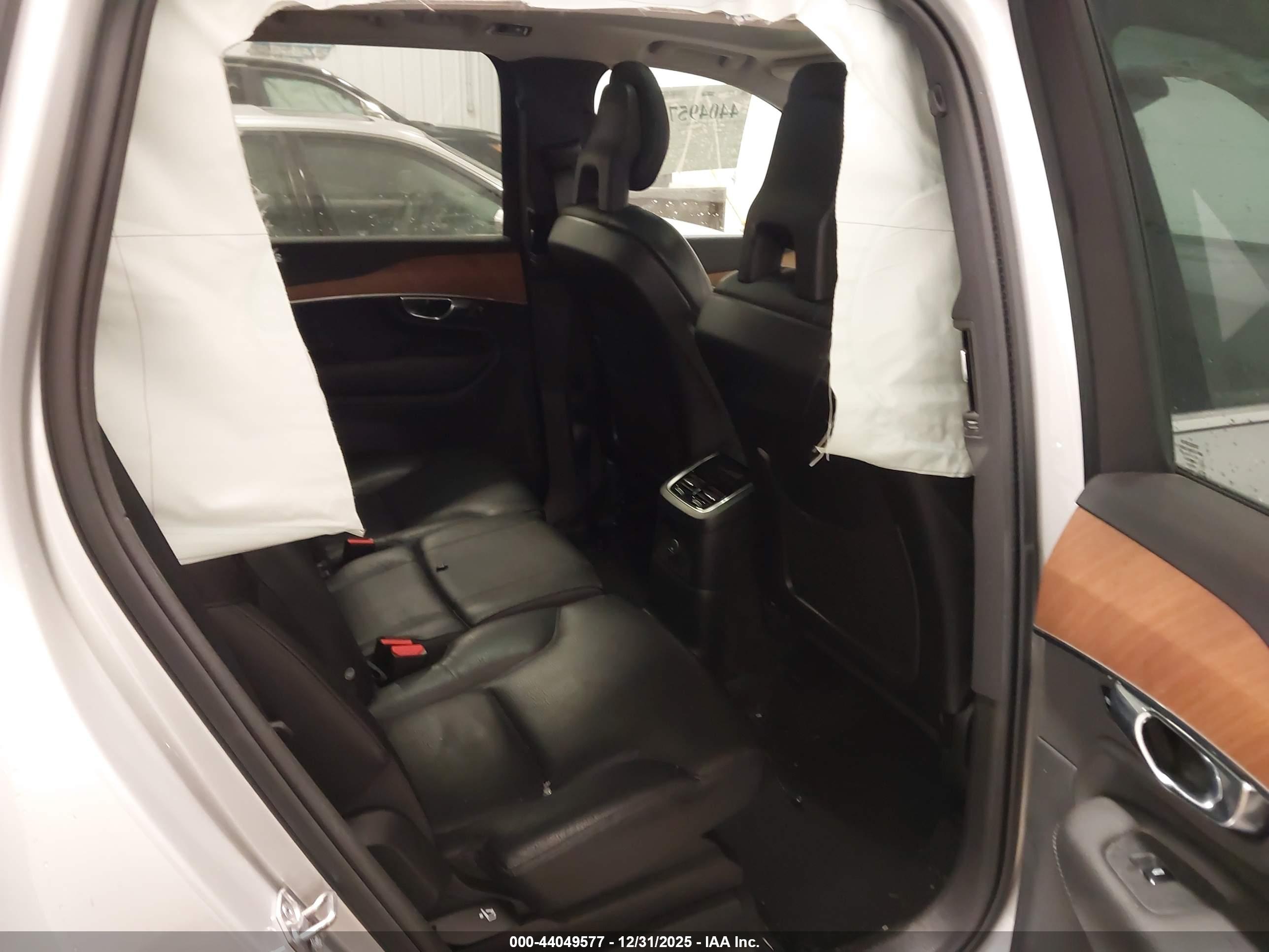 VOLVO XC90 image 8