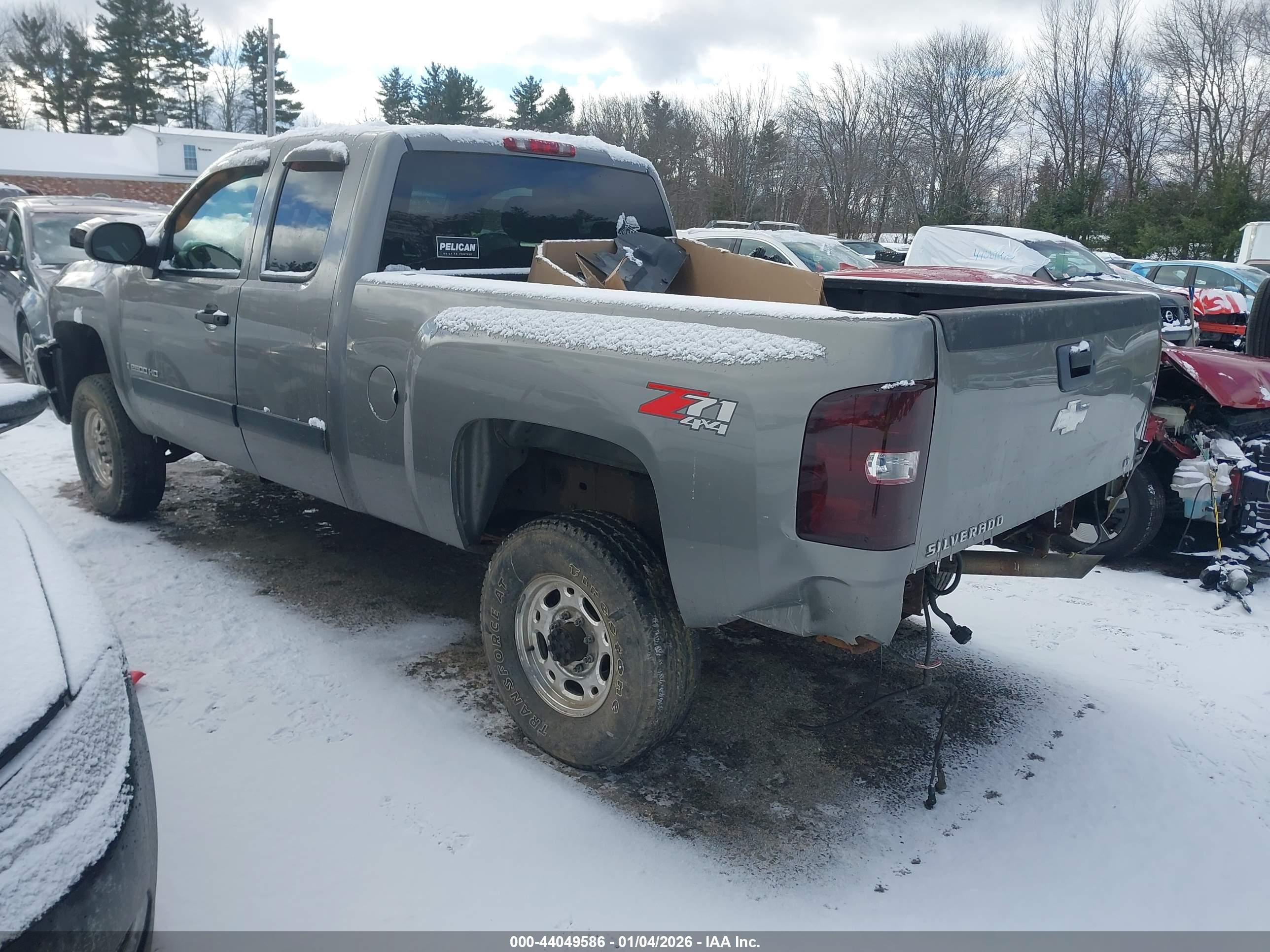 CHEVROLET SILVERADO image 3