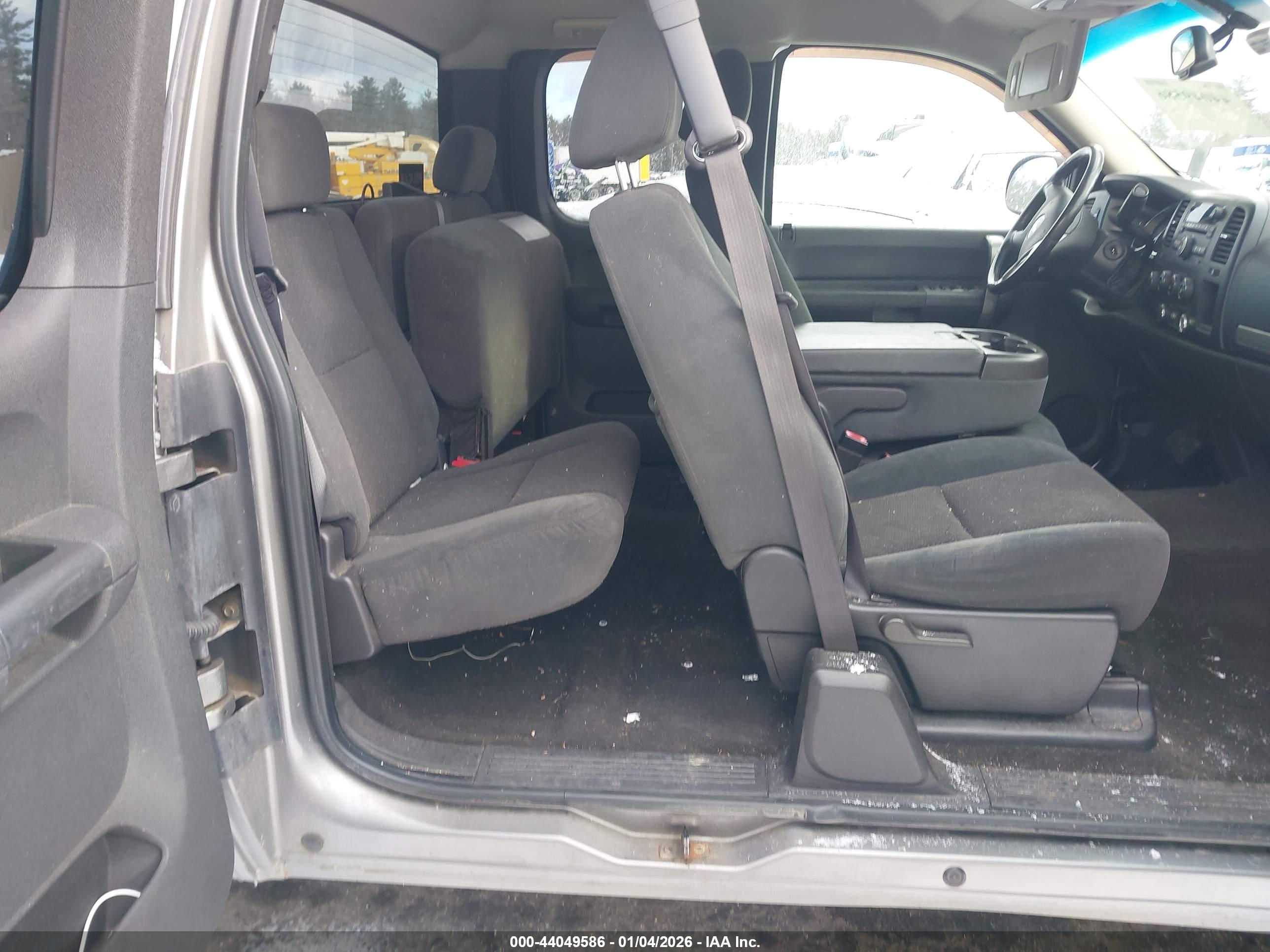 CHEVROLET SILVERADO image 8