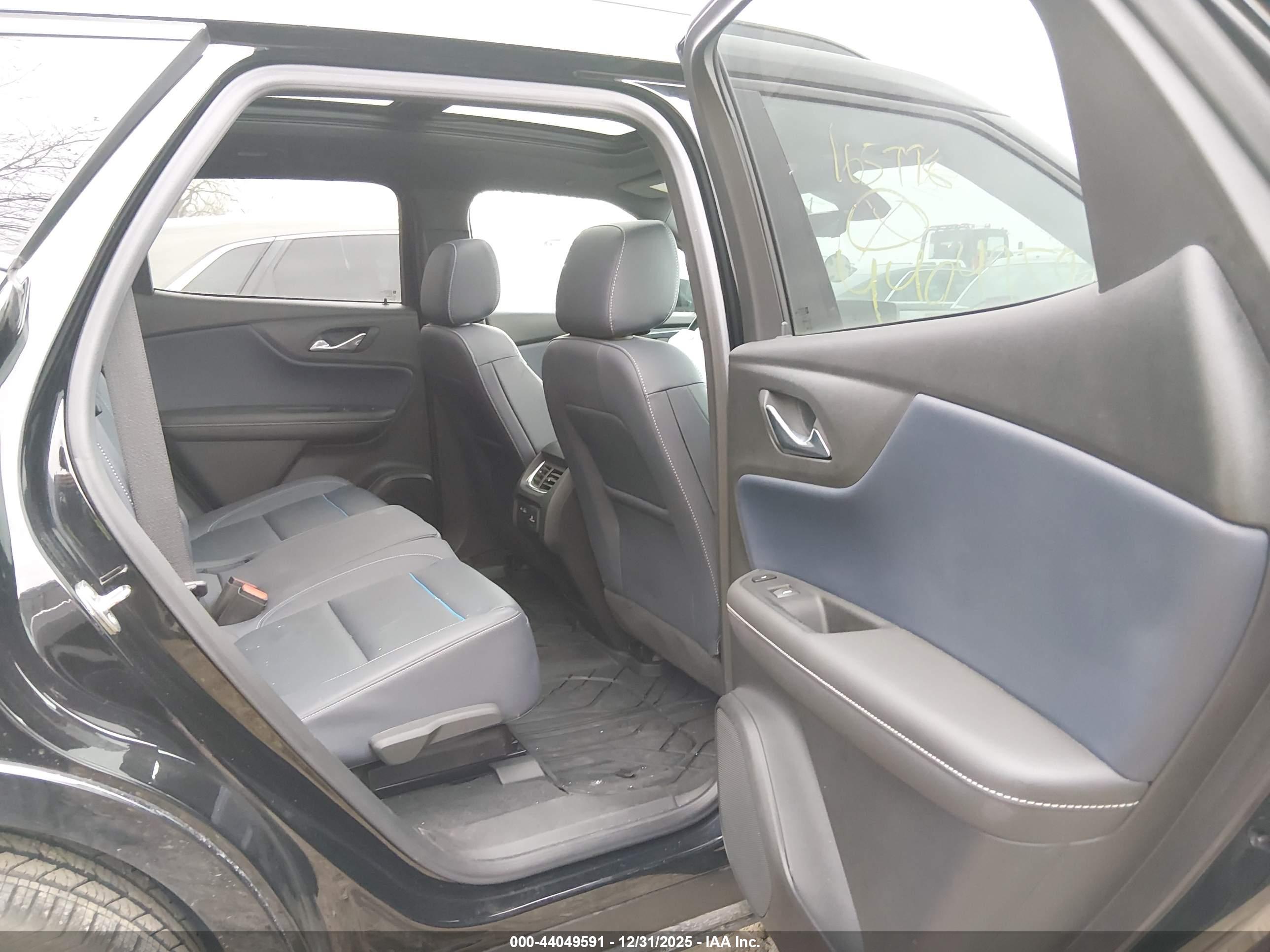 CHEVROLET BLAZER image 8