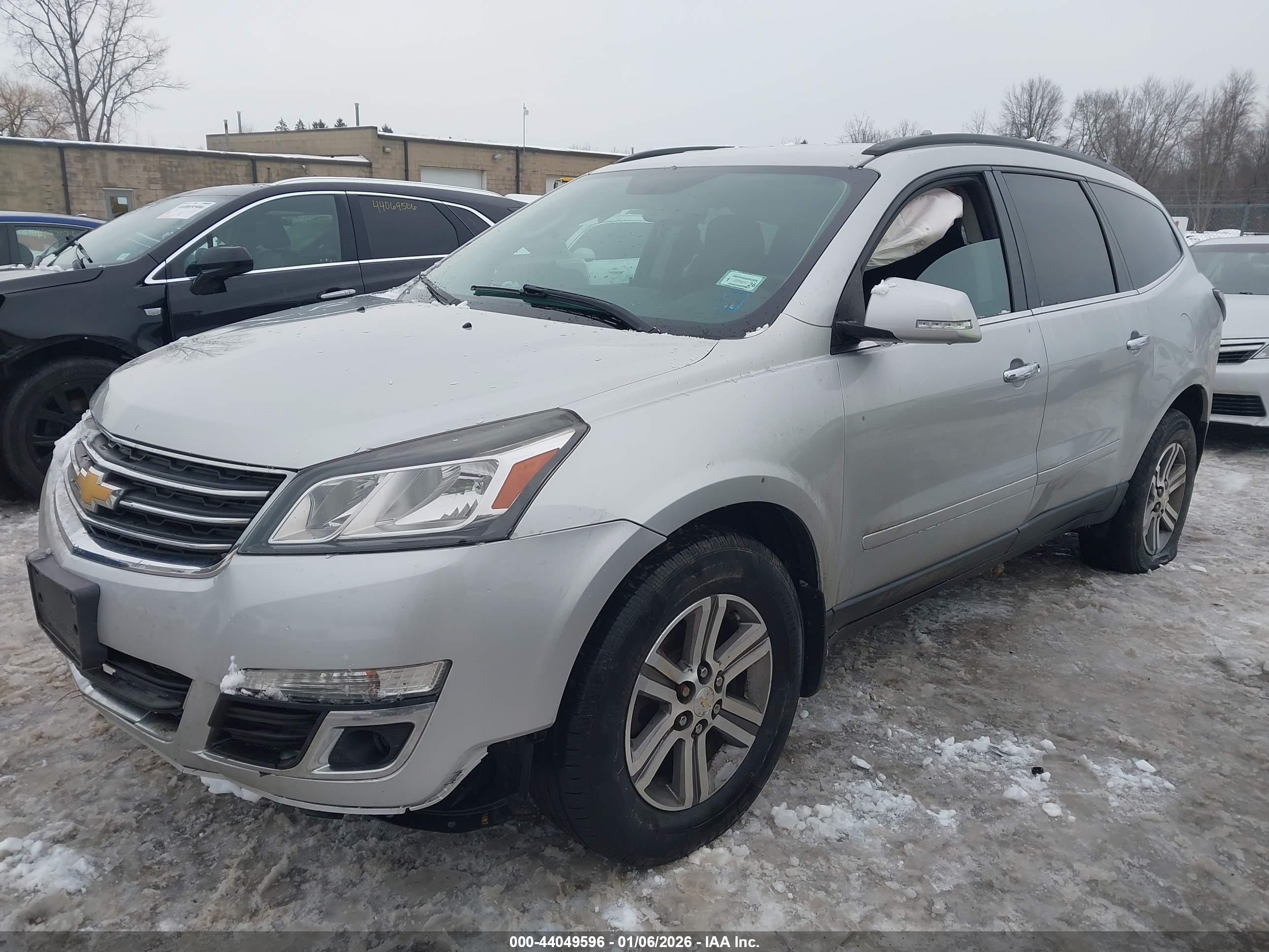CHEVROLET TRAVERSE image 2