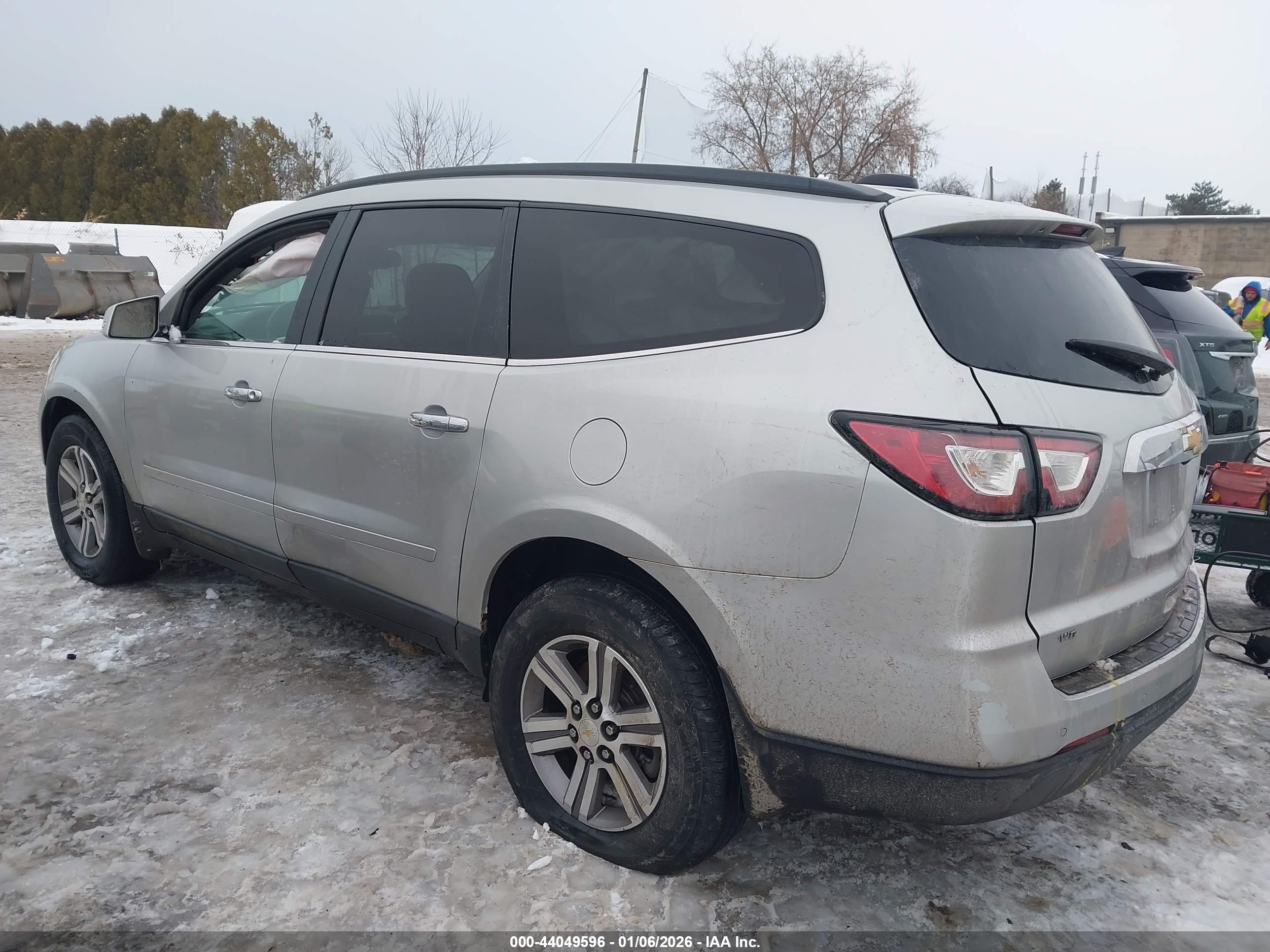 CHEVROLET TRAVERSE image 3
