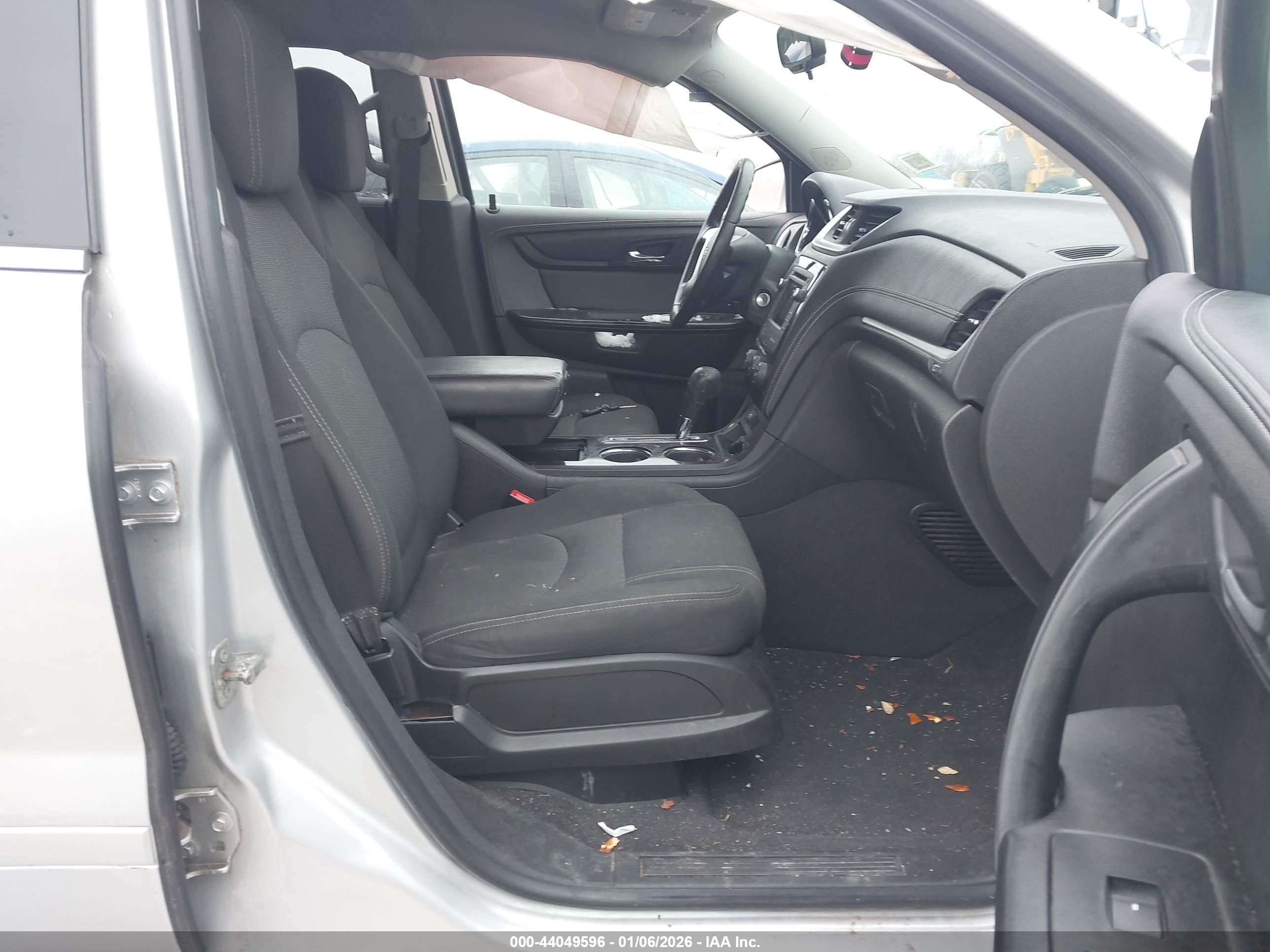 CHEVROLET TRAVERSE image 5