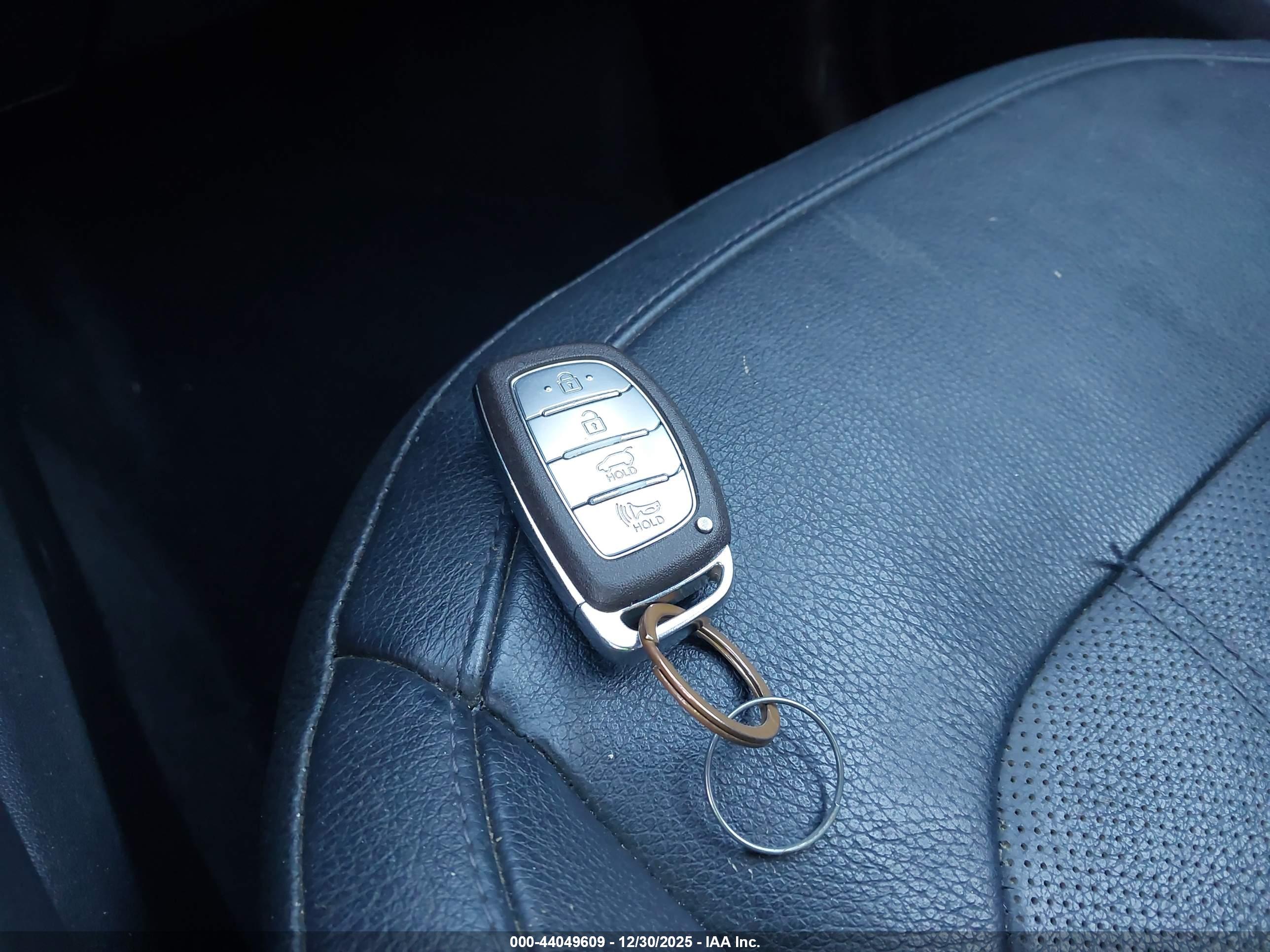HYUNDAI TUCSON image 11