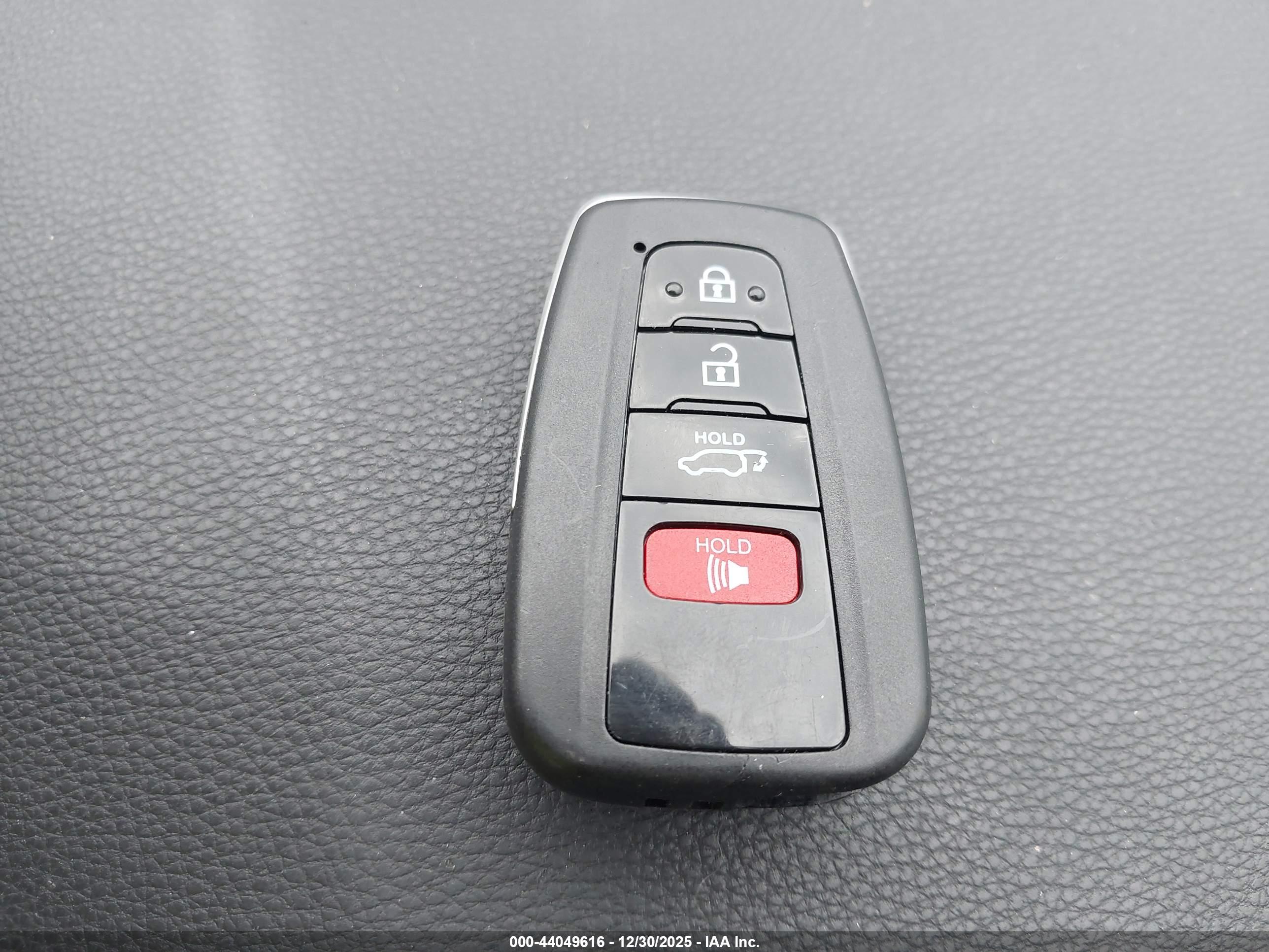 TOYOTA RAV4 image 11
