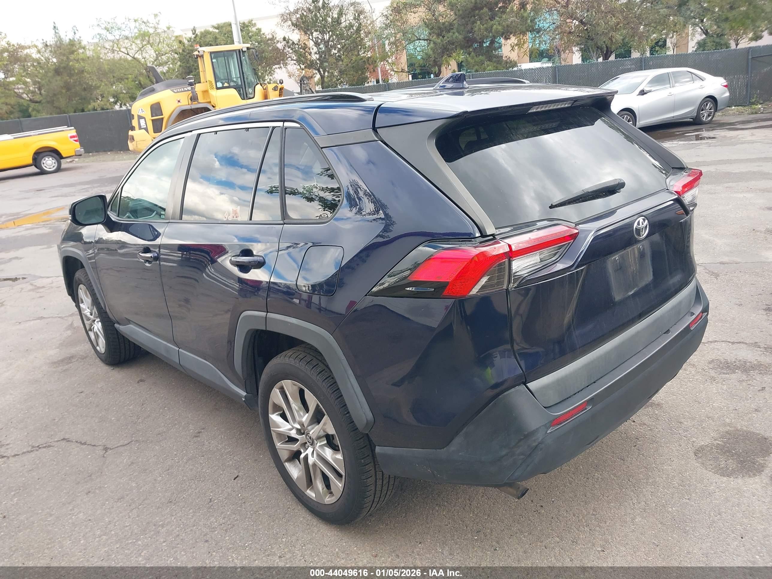 TOYOTA RAV4 image 3